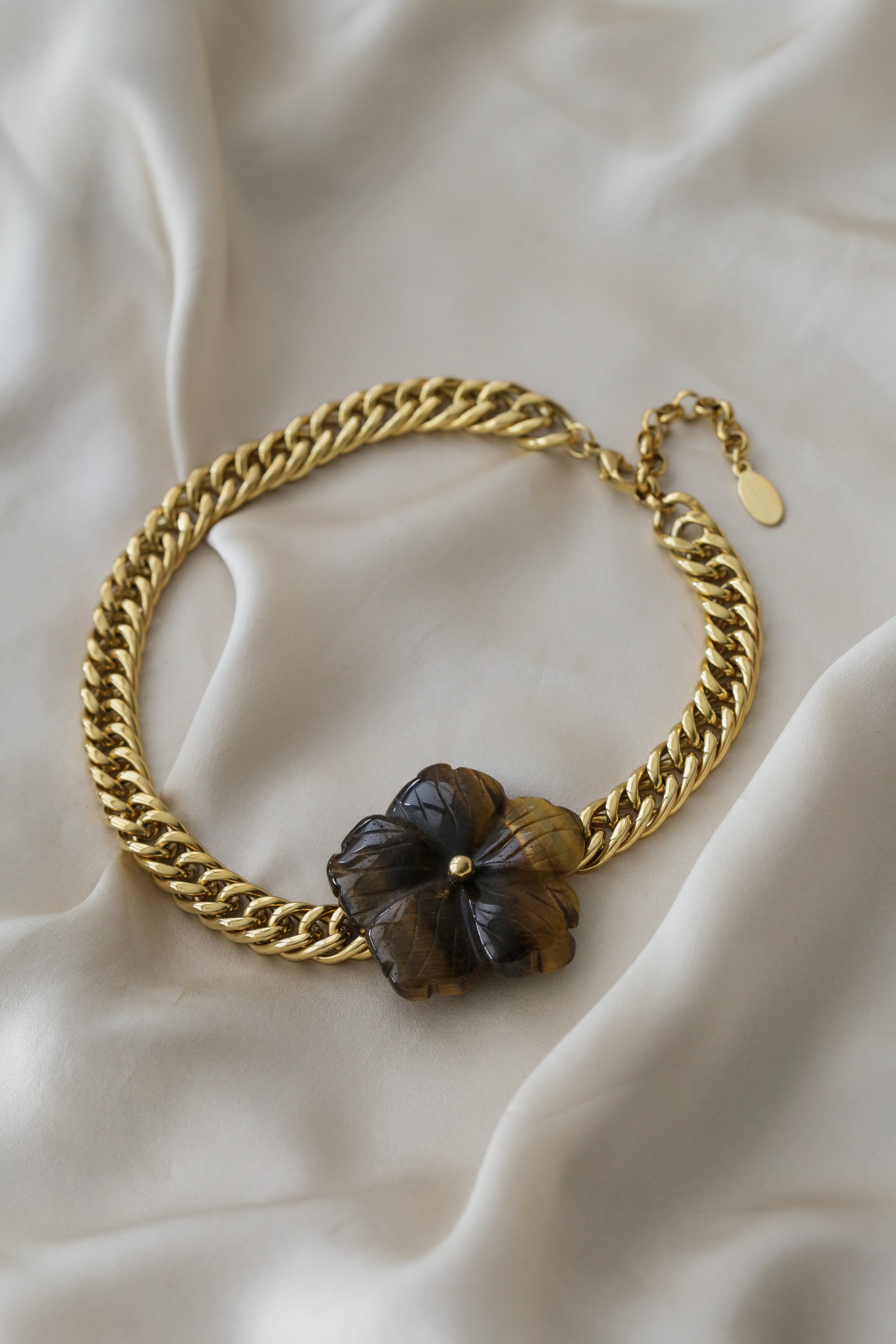 Yade Necklace - Boutique Minimaliste has waterproof, durable, elegant and vintage inspired jewelry