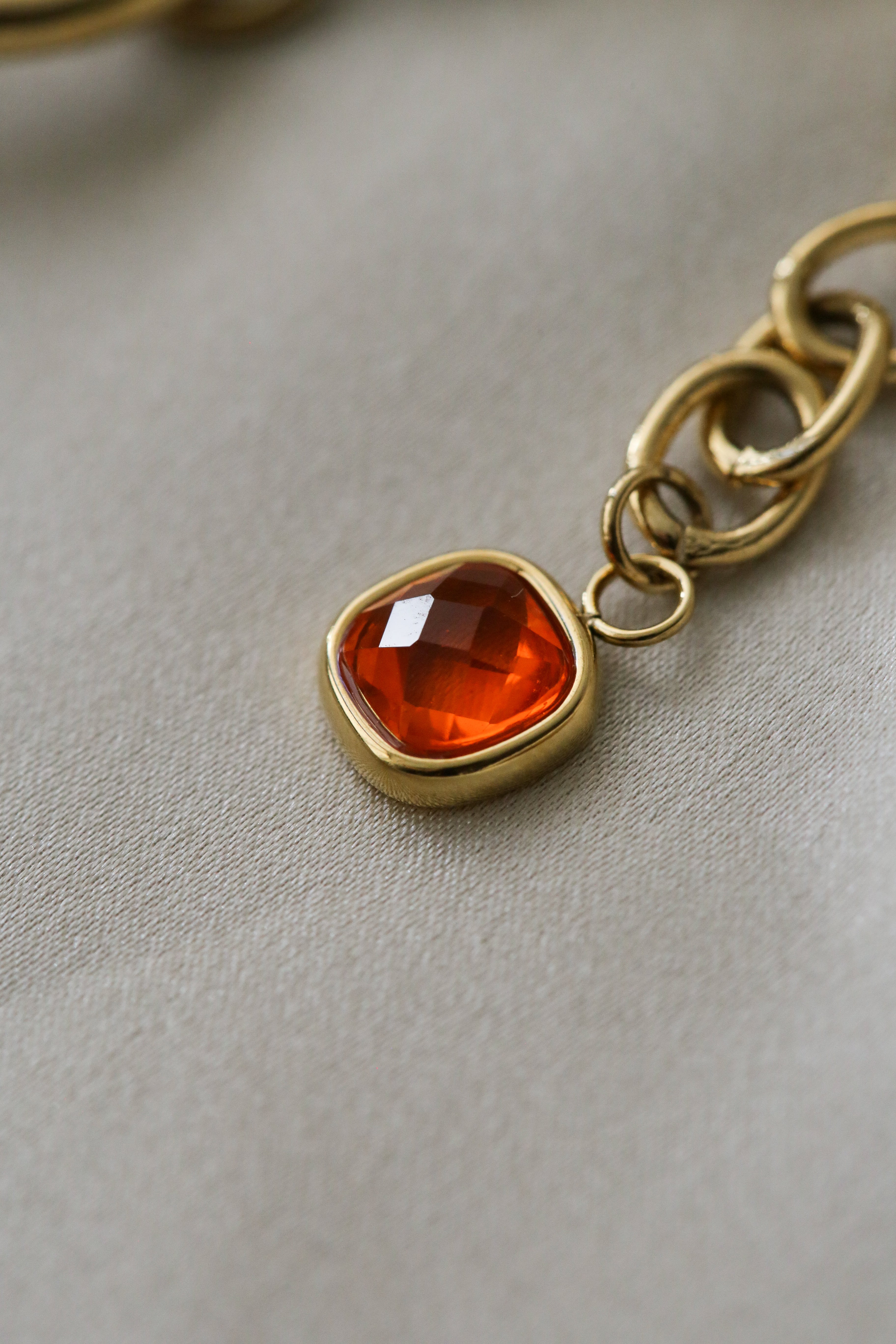 Yfke Bracelet - Boutique Minimaliste has waterproof, durable, elegant and vintage inspired jewelry