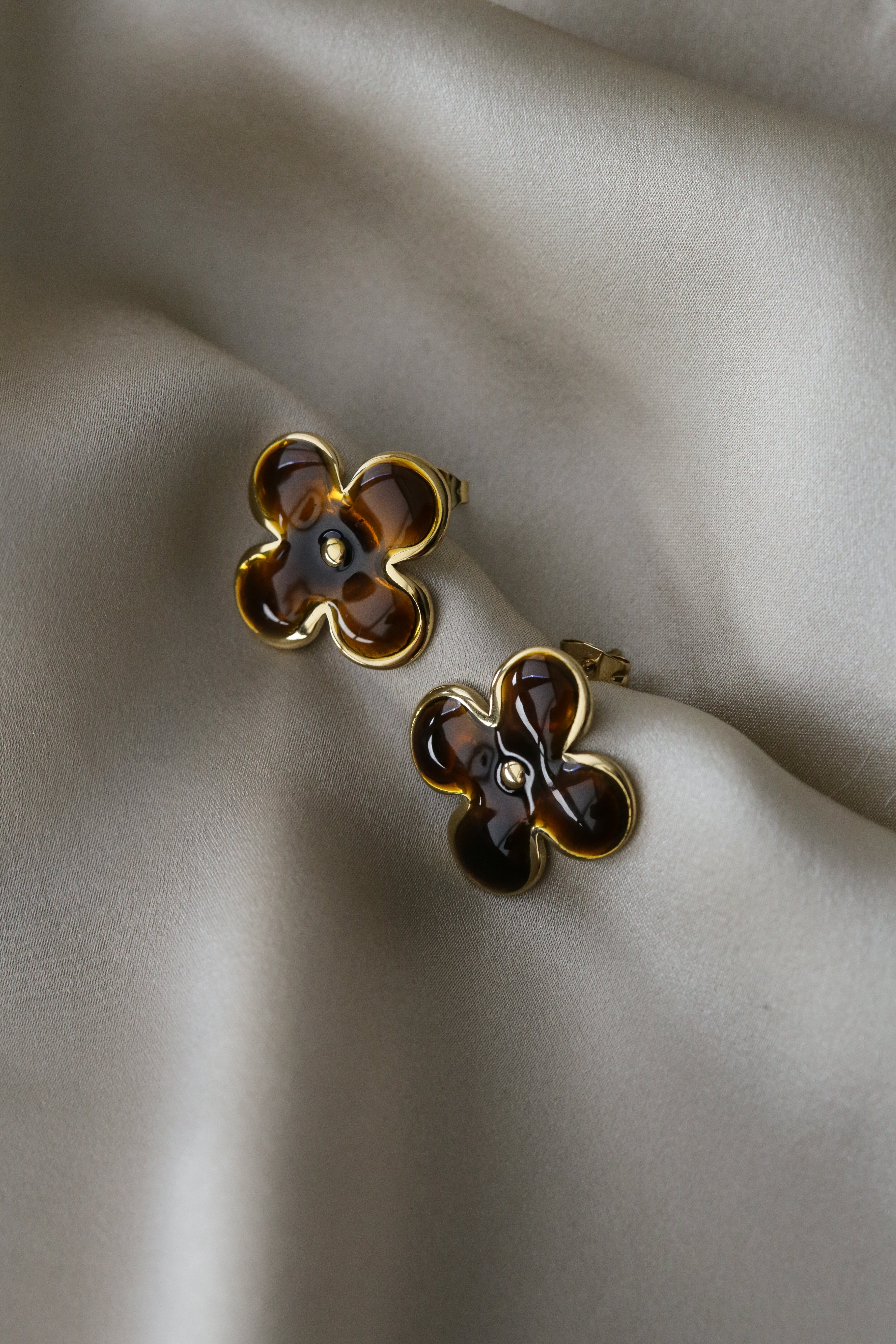 Yvonne Earrings - Boutique Minimaliste has waterproof, durable, elegant and vintage inspired jewelry