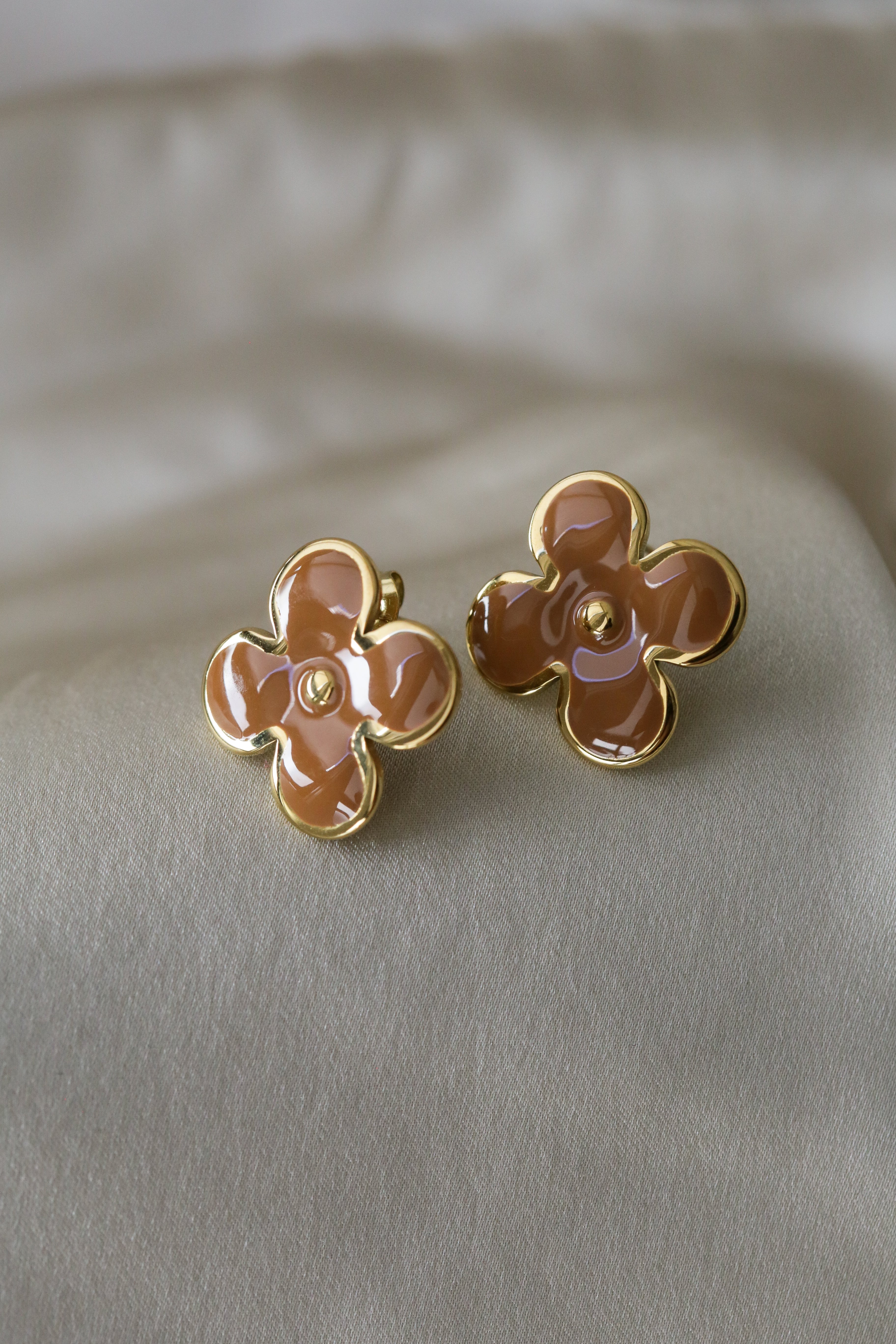 Yvonne Earrings - Boutique Minimaliste has waterproof, durable, elegant and vintage inspired jewelry