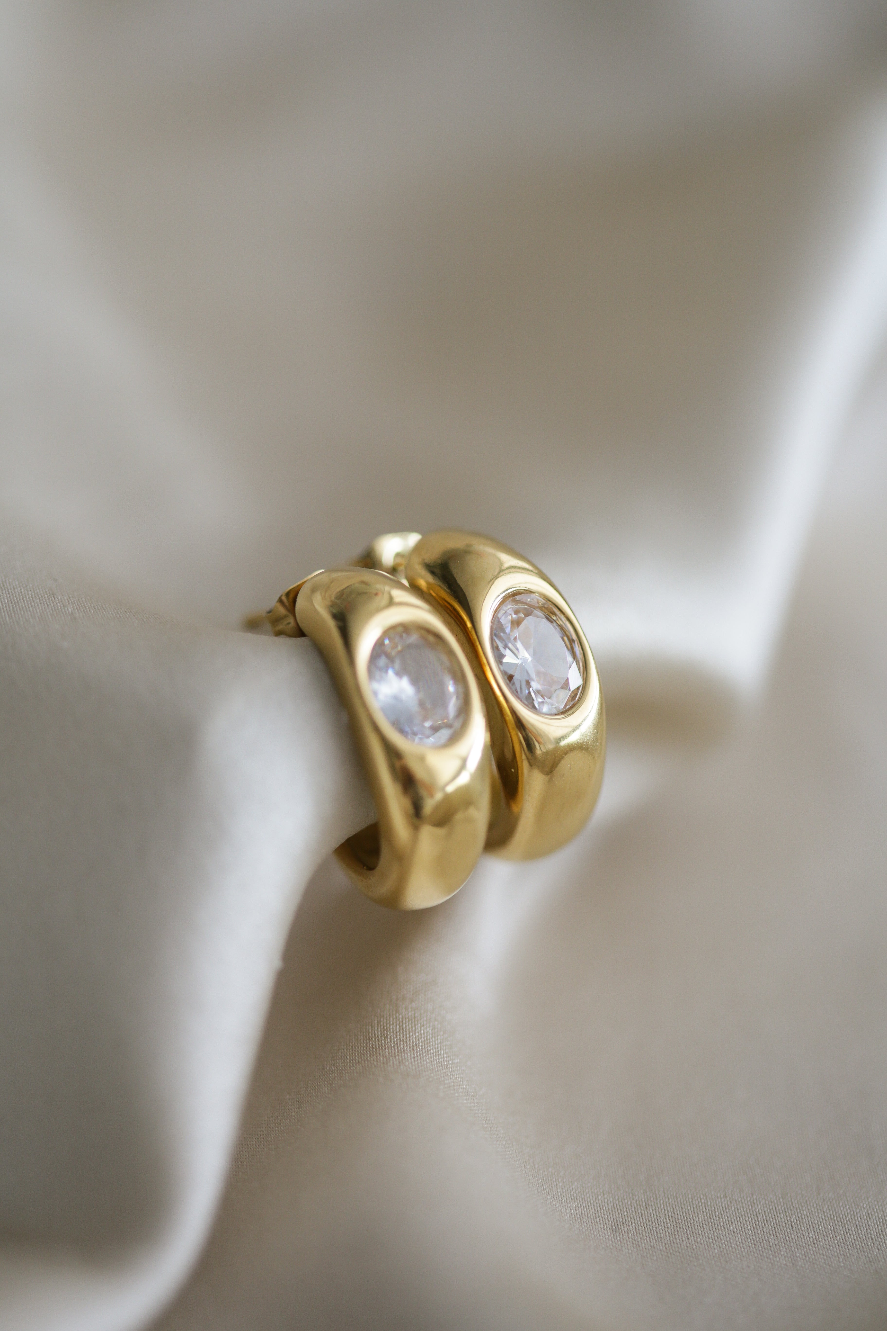 Zeno Hoops - Boutique Minimaliste has waterproof, durable, elegant and vintage inspired jewelry