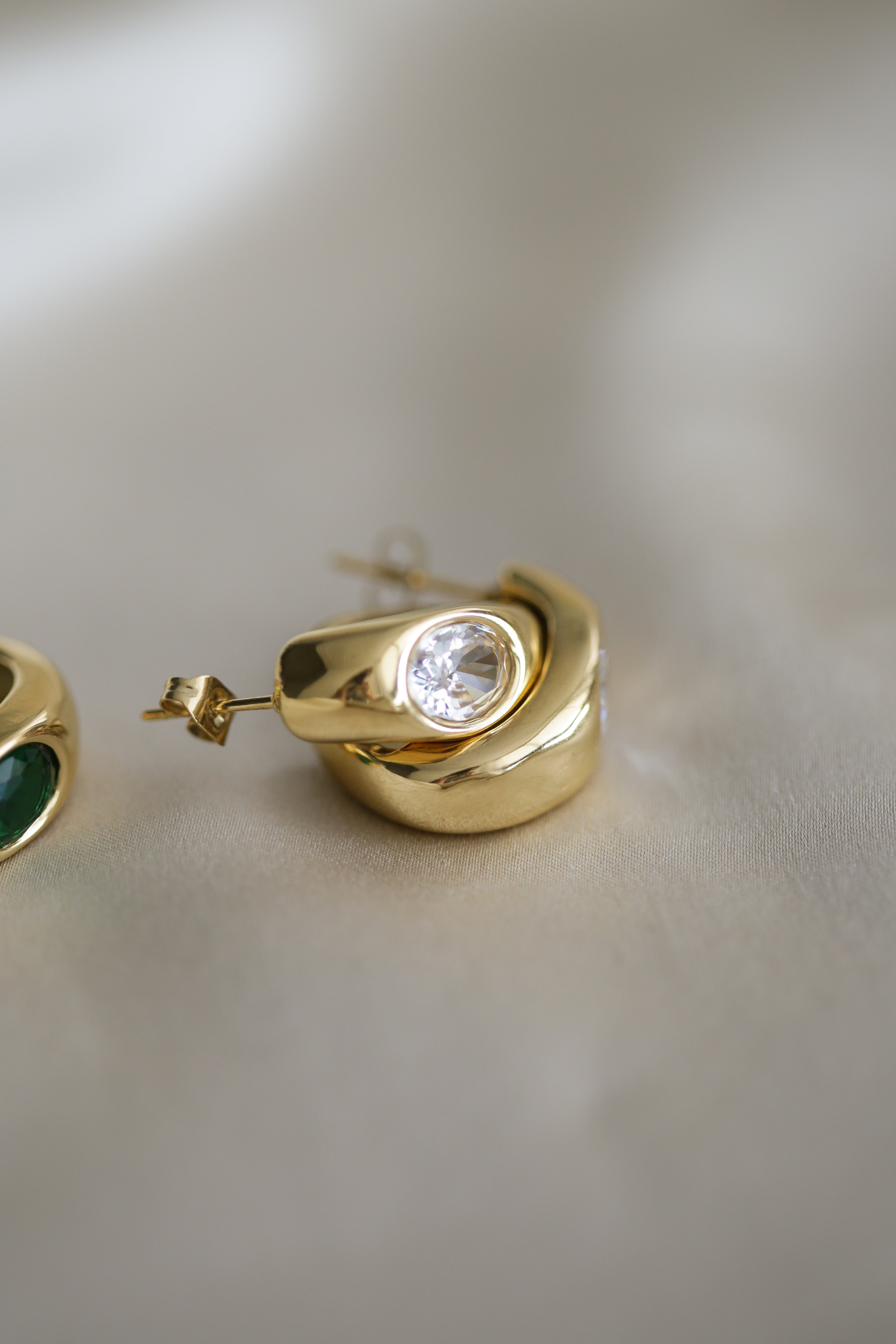 Zeno Hoops - Boutique Minimaliste has waterproof, durable, elegant and vintage inspired jewelry