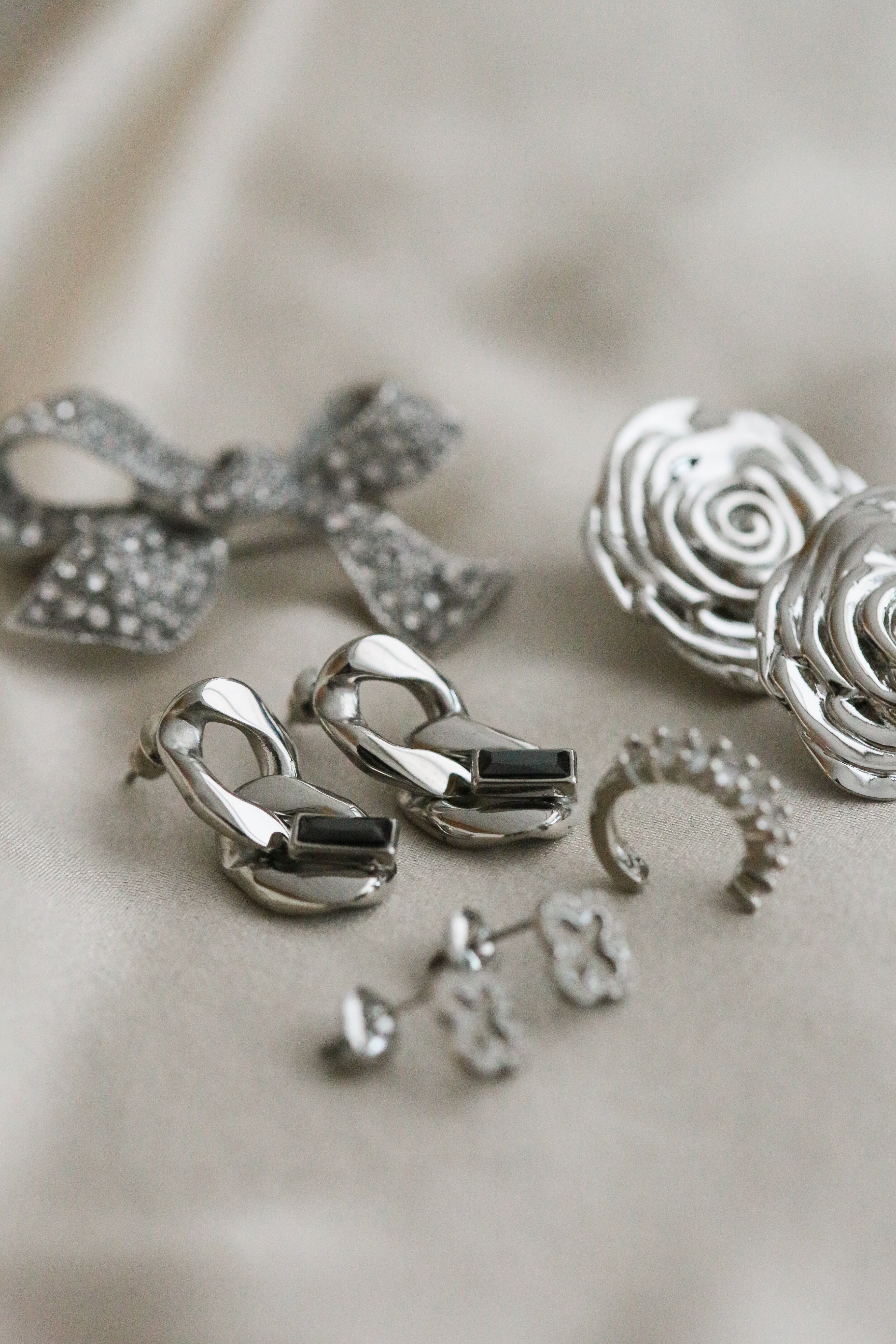 Zita Chain Earrings - Boutique Minimaliste has waterproof, durable, elegant and vintage inspired jewelry