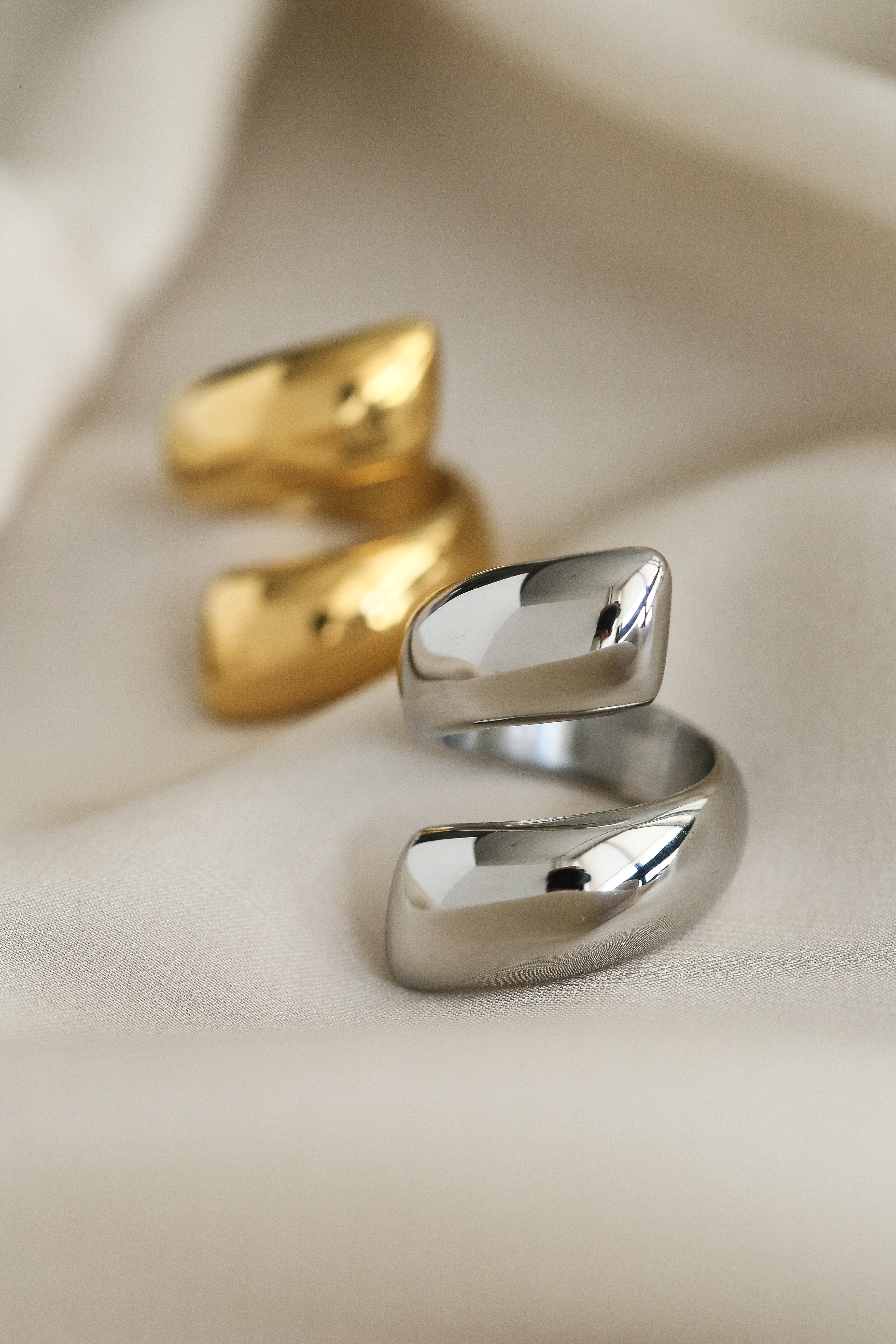 Louis Ring - Boutique Minimaliste has waterproof, durable, elegant and vintage inspired jewelry