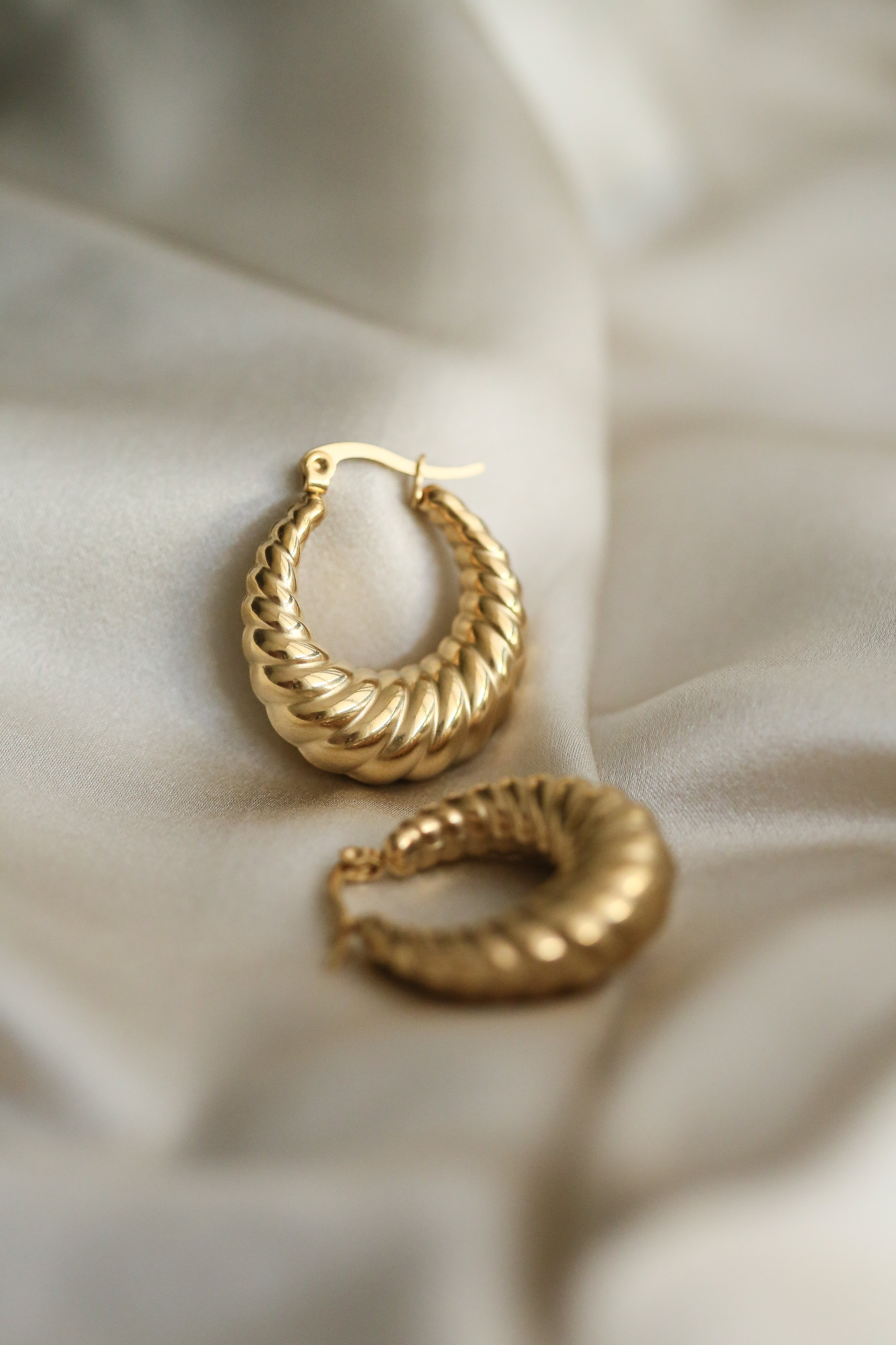 Diane Hoop Earrings - Boutique Minimaliste has waterproof, durable, elegant and vintage inspired jewelry