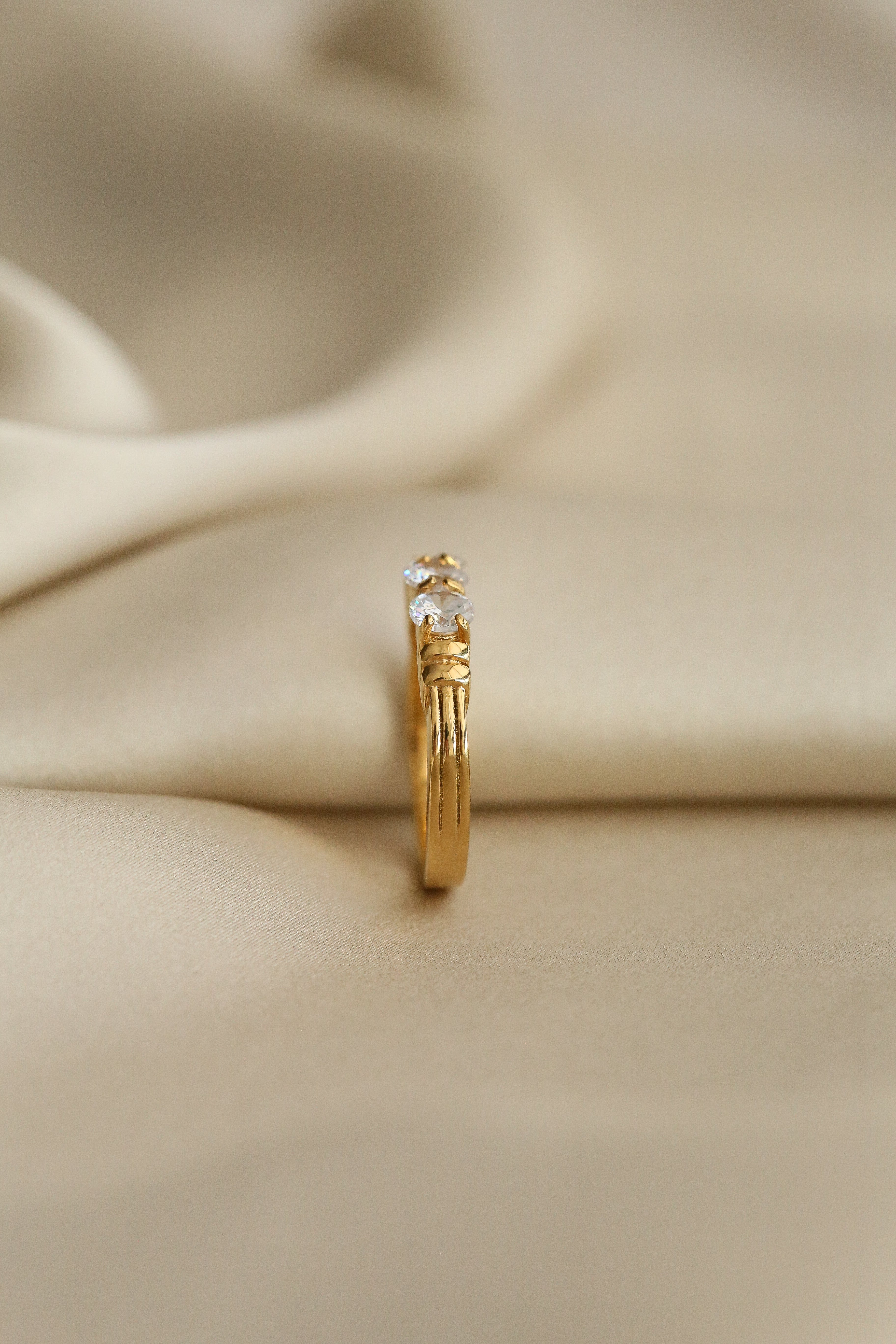Jessica Ring - Boutique Minimaliste has waterproof, durable, elegant and vintage inspired jewelry