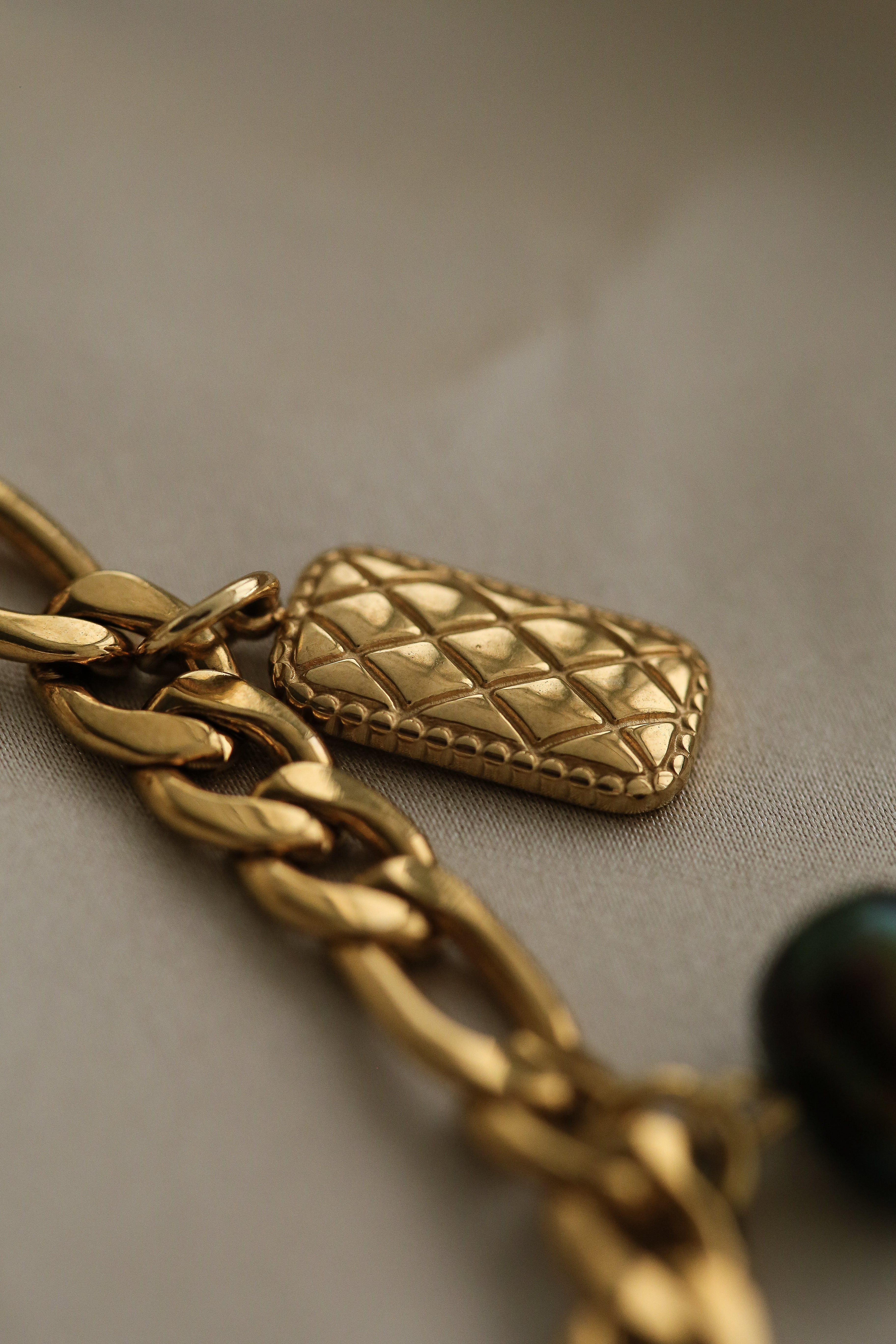 Kassandra Bracelet - Boutique Minimaliste has waterproof, durable, elegant and vintage inspired jewelry