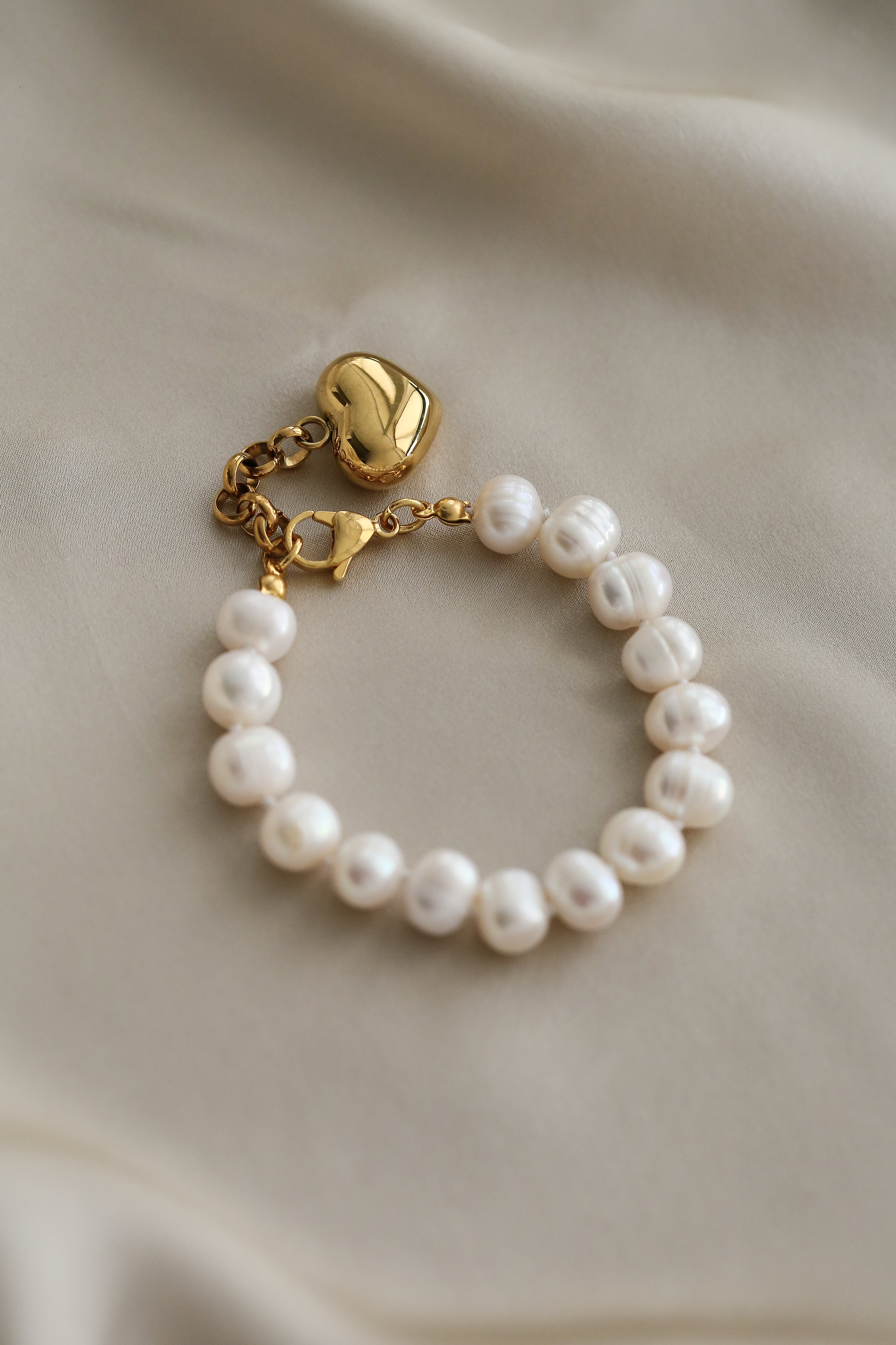 Karina Bracelet - Boutique Minimaliste has waterproof, durable, elegant and vintage inspired jewelry