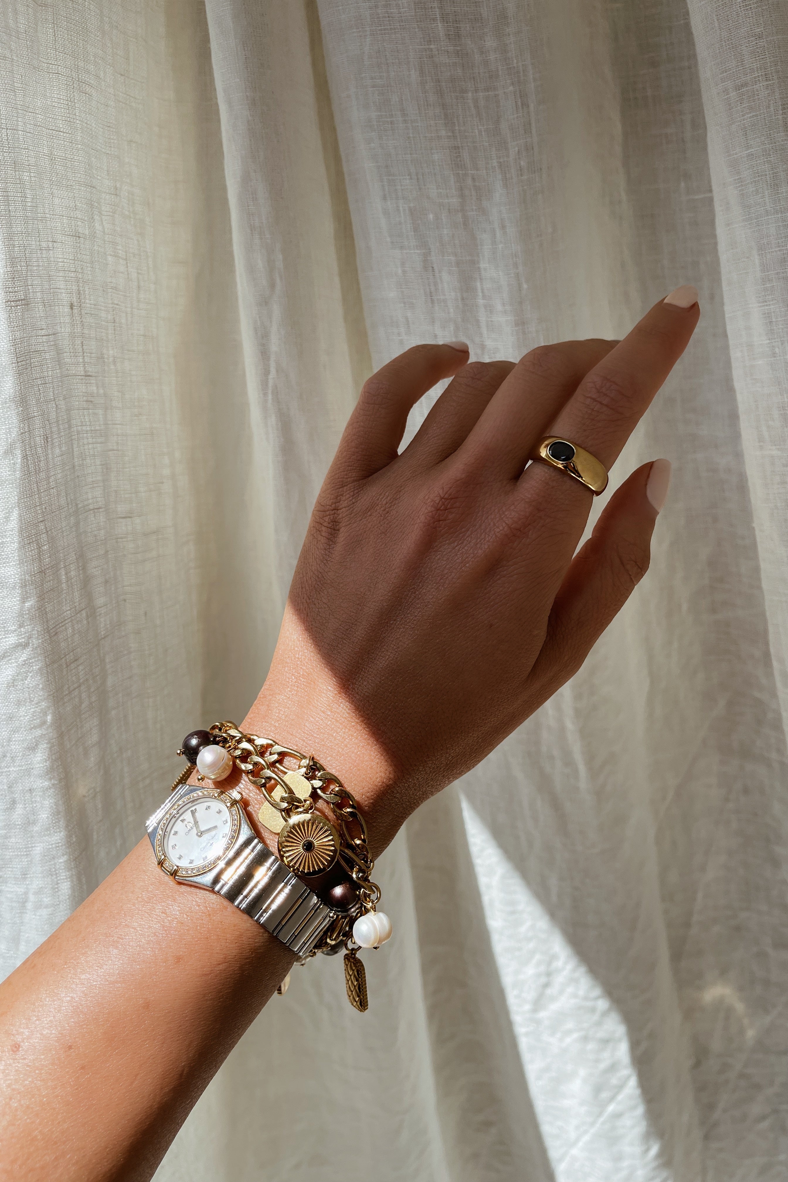 Kate Bracelet - Boutique Minimaliste has waterproof, durable, elegant and vintage inspired jewelry