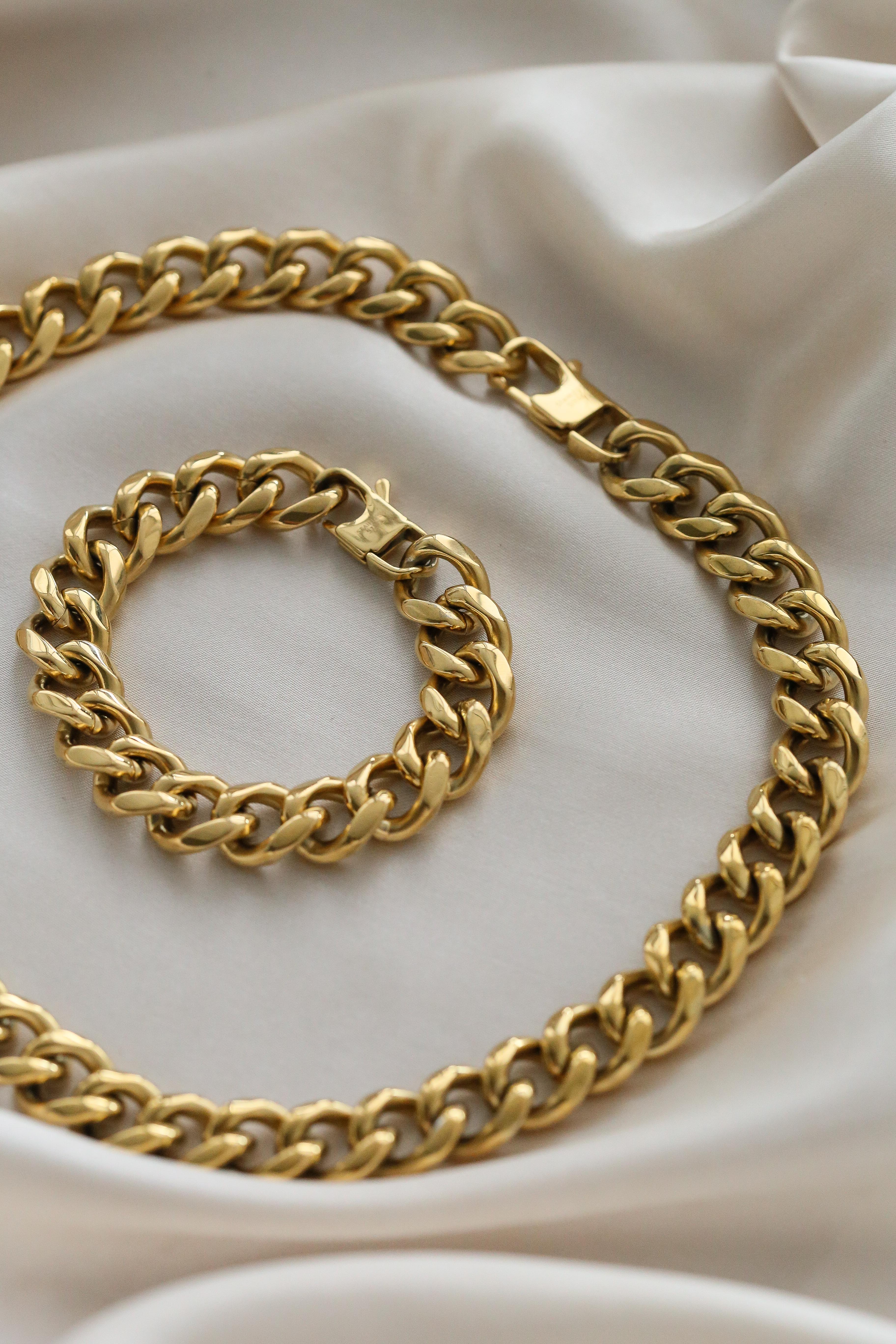 Alina Necklace - Boutique Minimaliste has waterproof, durable, elegant and vintage inspired jewelry