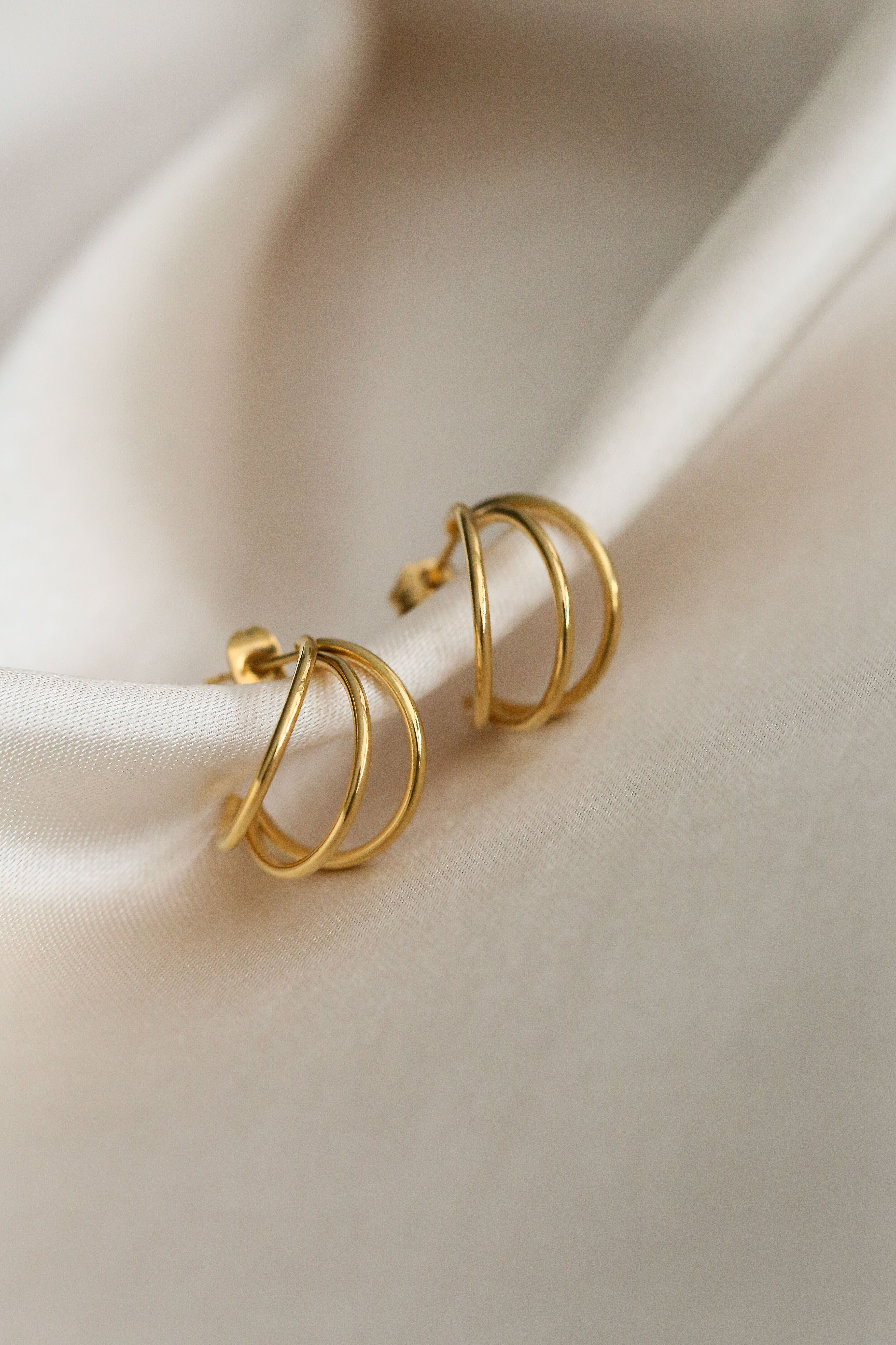 Ada Hoops - Boutique Minimaliste has waterproof, durable, elegant and vintage inspired jewelry