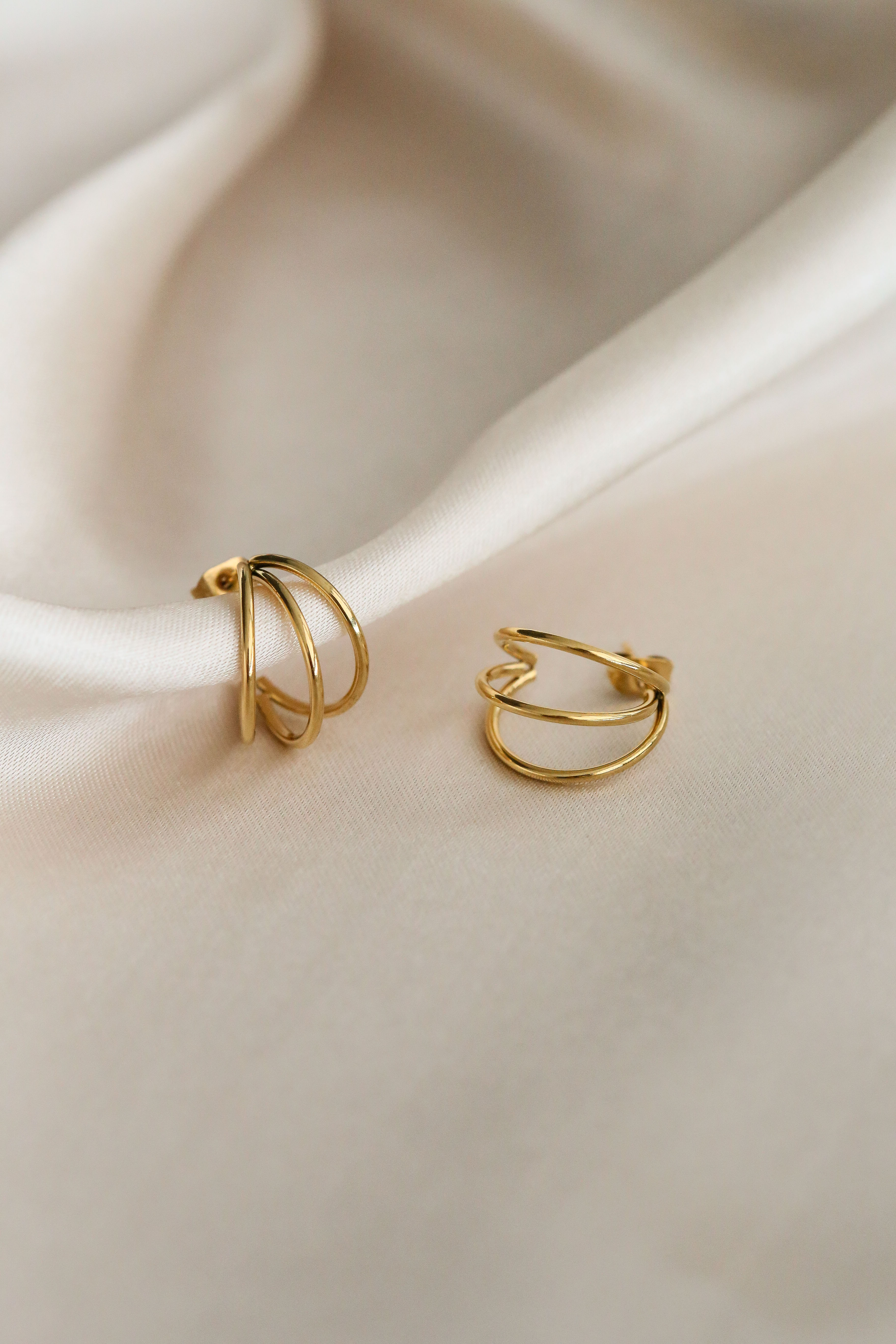 Ada Hoops - Boutique Minimaliste has waterproof, durable, elegant and vintage inspired jewelry