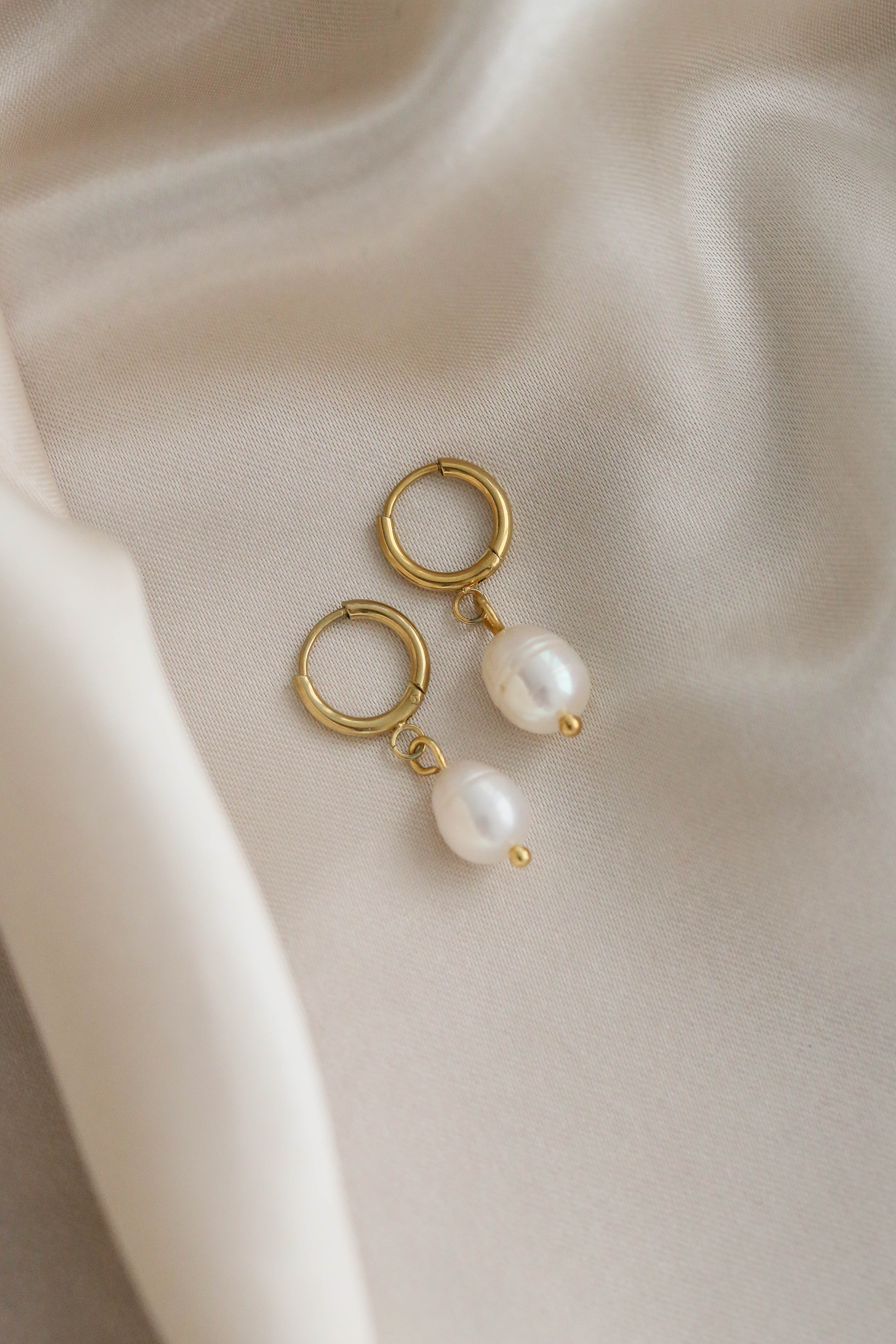 Adele Earrings - Boutique Minimaliste has waterproof, durable, elegant and vintage inspired jewelry