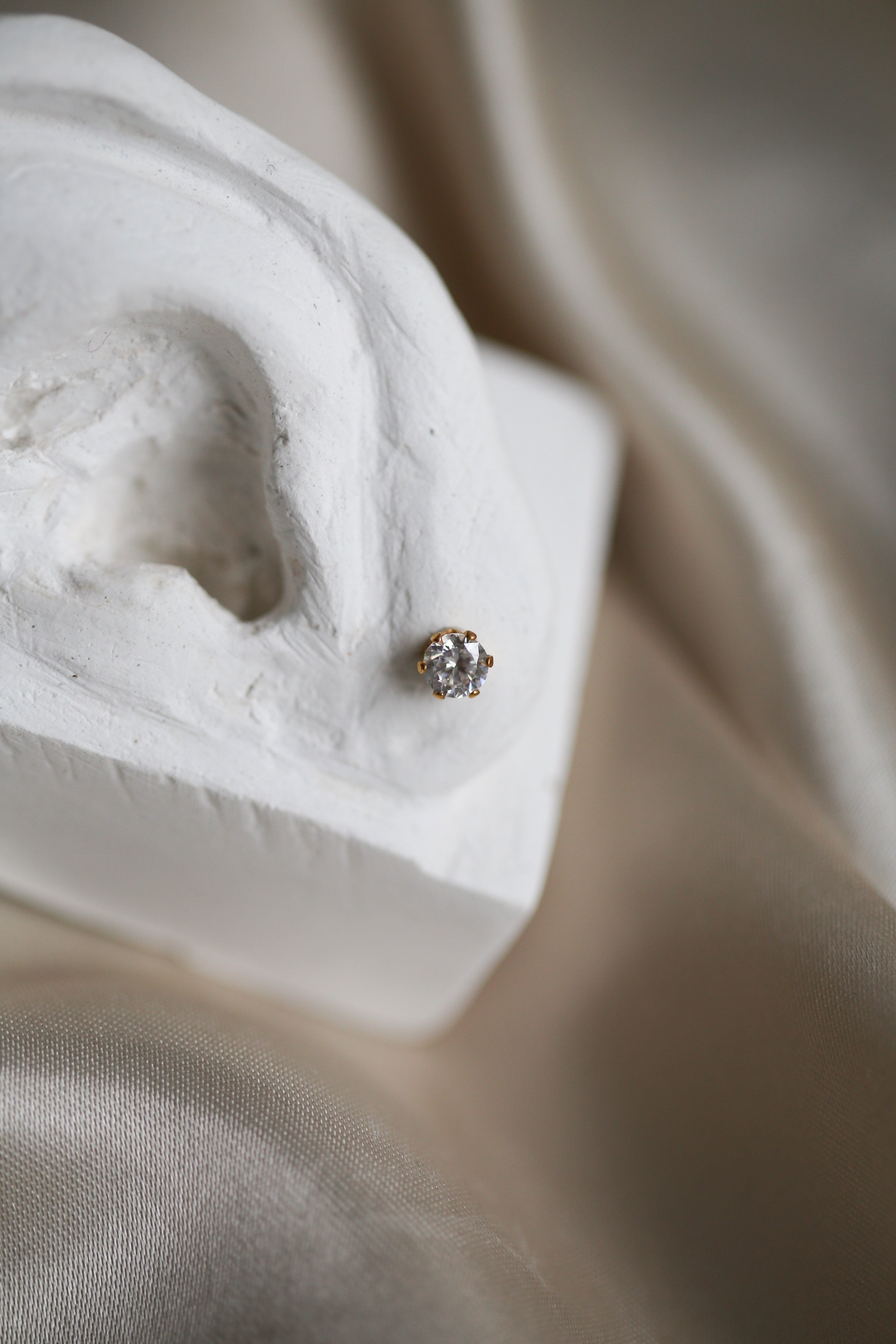 Alicia Stud Earrings - Boutique Minimaliste has waterproof, durable, elegant and vintage inspired jewelry