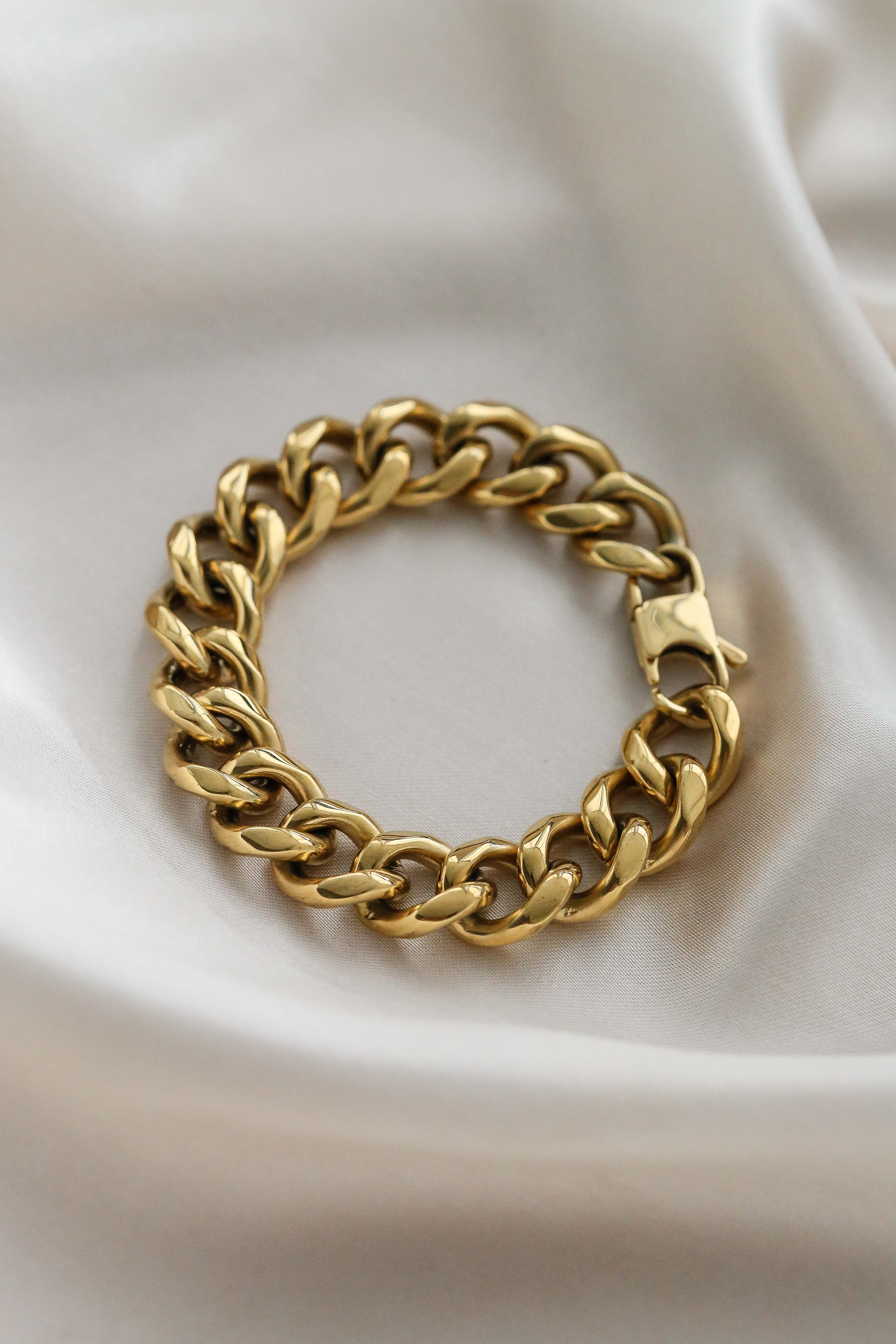 Alina Bracelet - Boutique Minimaliste has waterproof, durable, elegant and vintage inspired jewelry