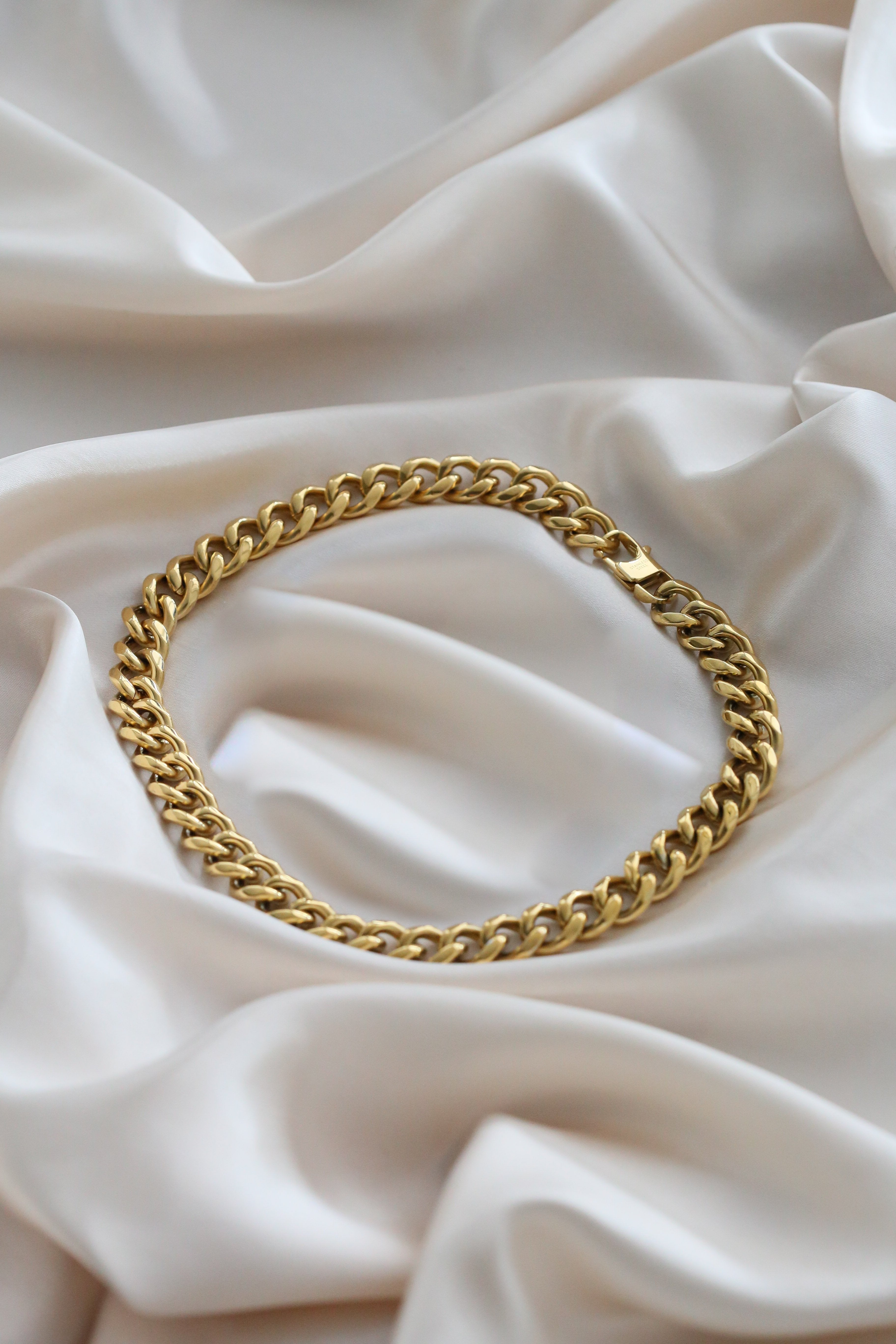 Alina Necklace - Boutique Minimaliste has waterproof, durable, elegant and vintage inspired jewelry