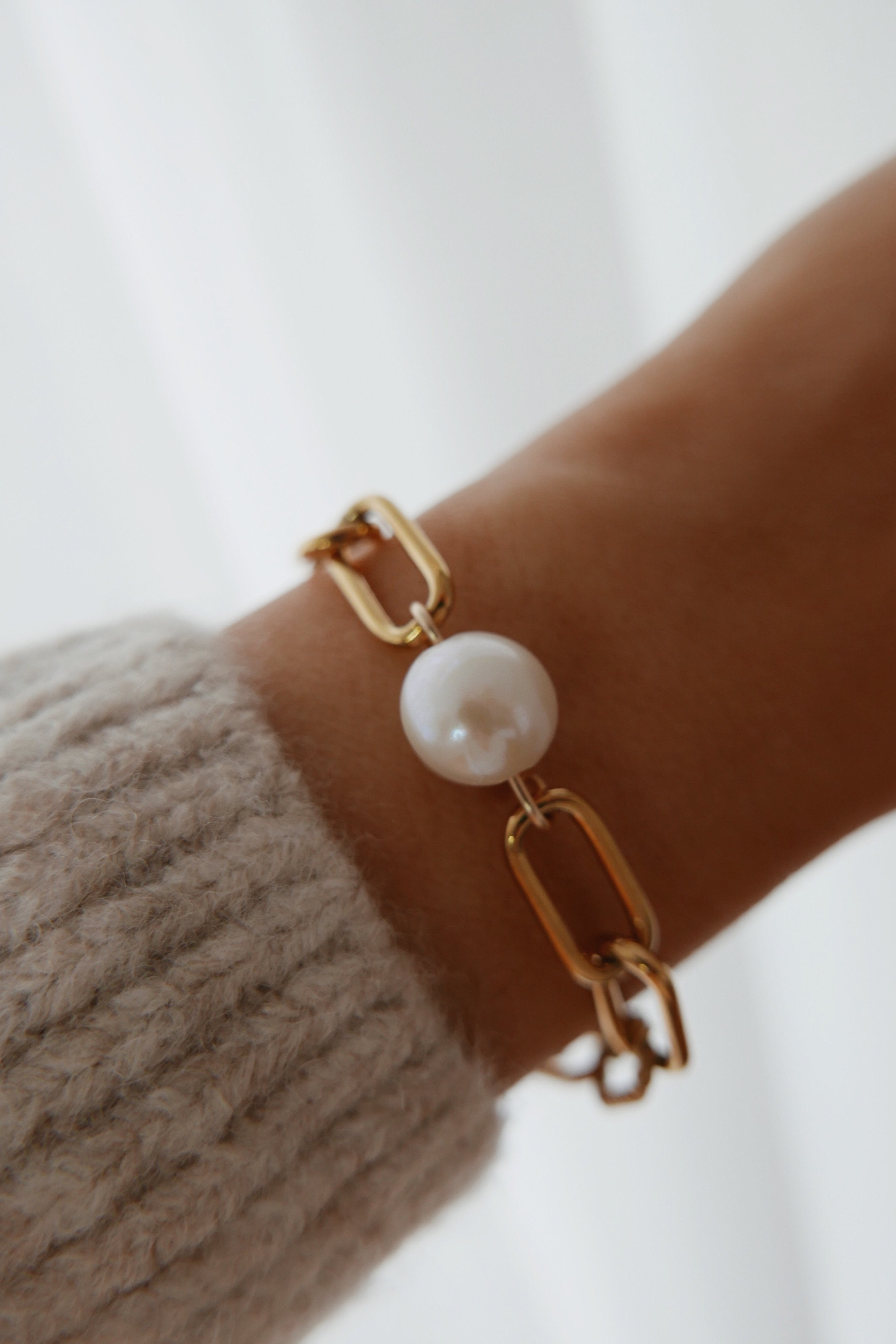 Allegra Bracelet - Boutique Minimaliste has waterproof, durable, elegant and vintage inspired jewelry