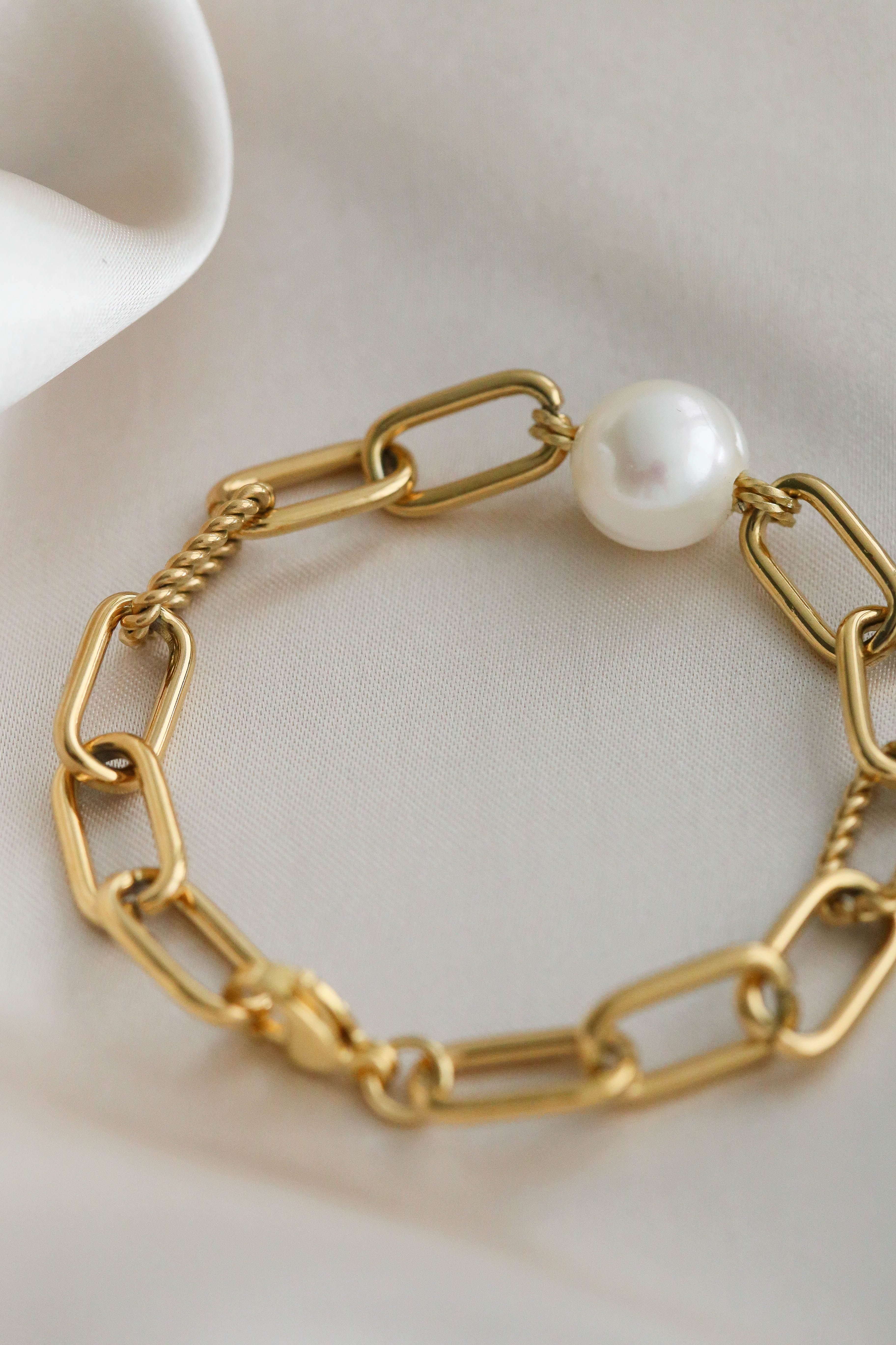Allegra Bracelet - Boutique Minimaliste has waterproof, durable, elegant and vintage inspired jewelry