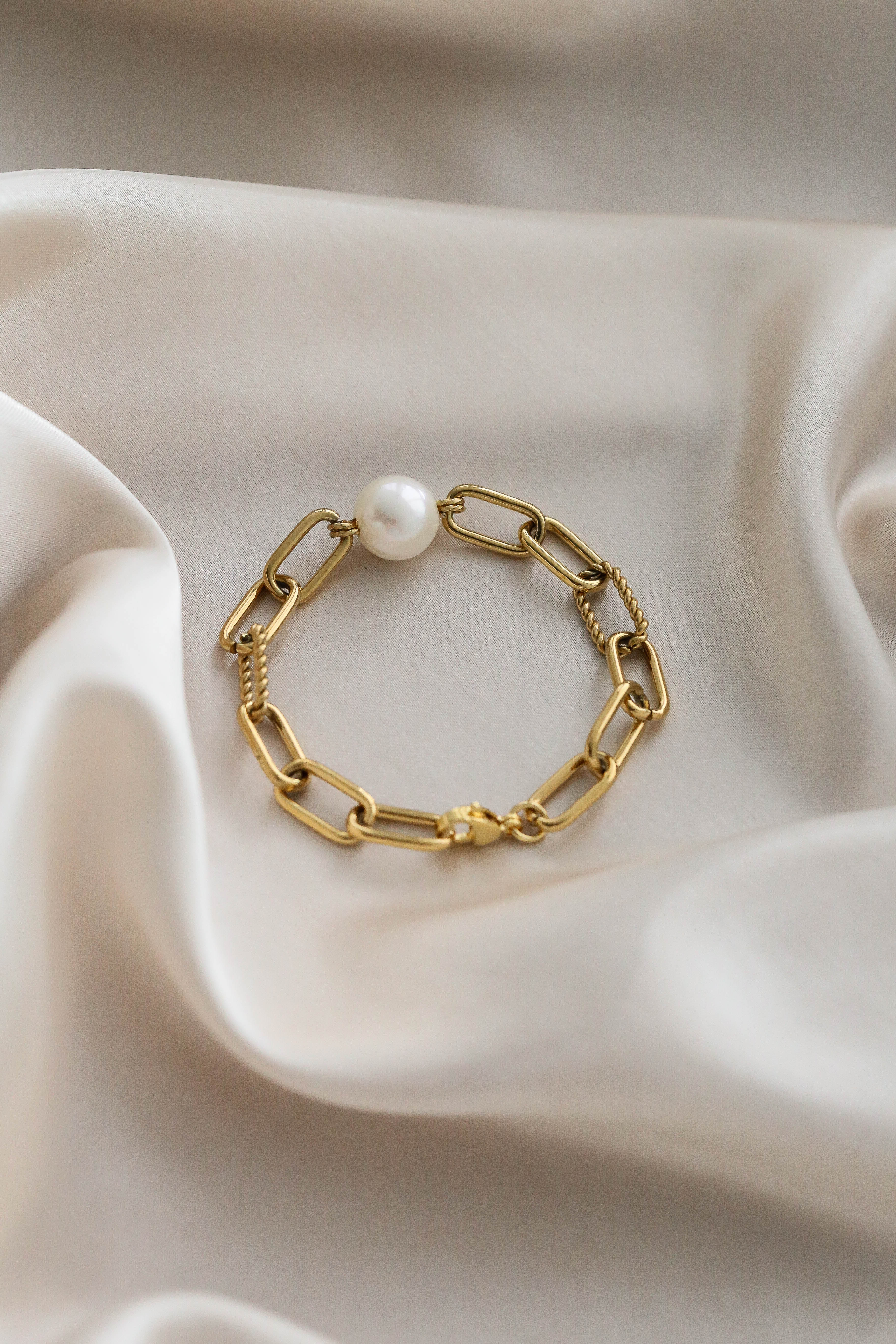 Allegra Bracelet - Boutique Minimaliste has waterproof, durable, elegant and vintage inspired jewelry