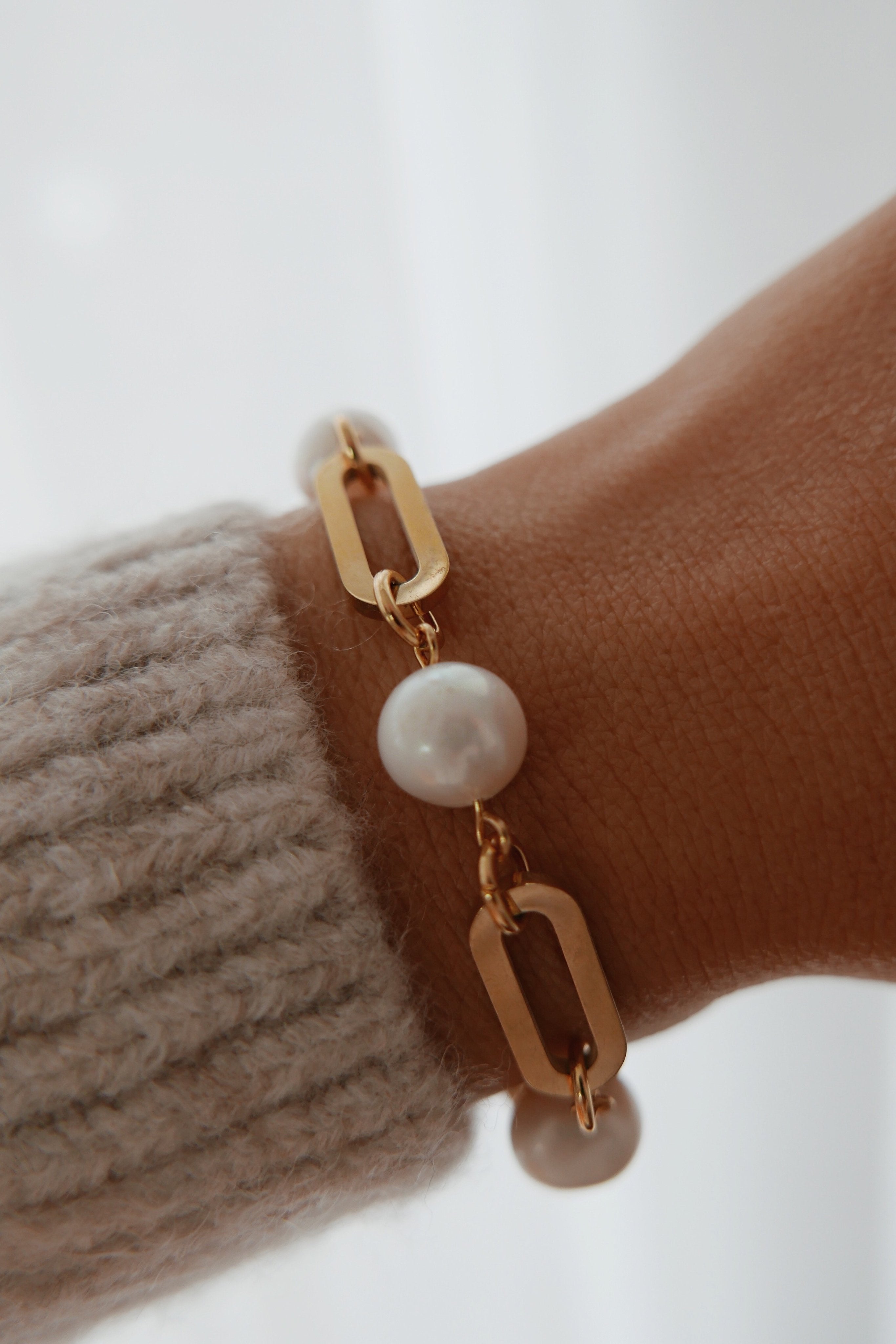 Amalia Bracelet - Boutique Minimaliste has waterproof, durable, elegant and vintage inspired jewelry