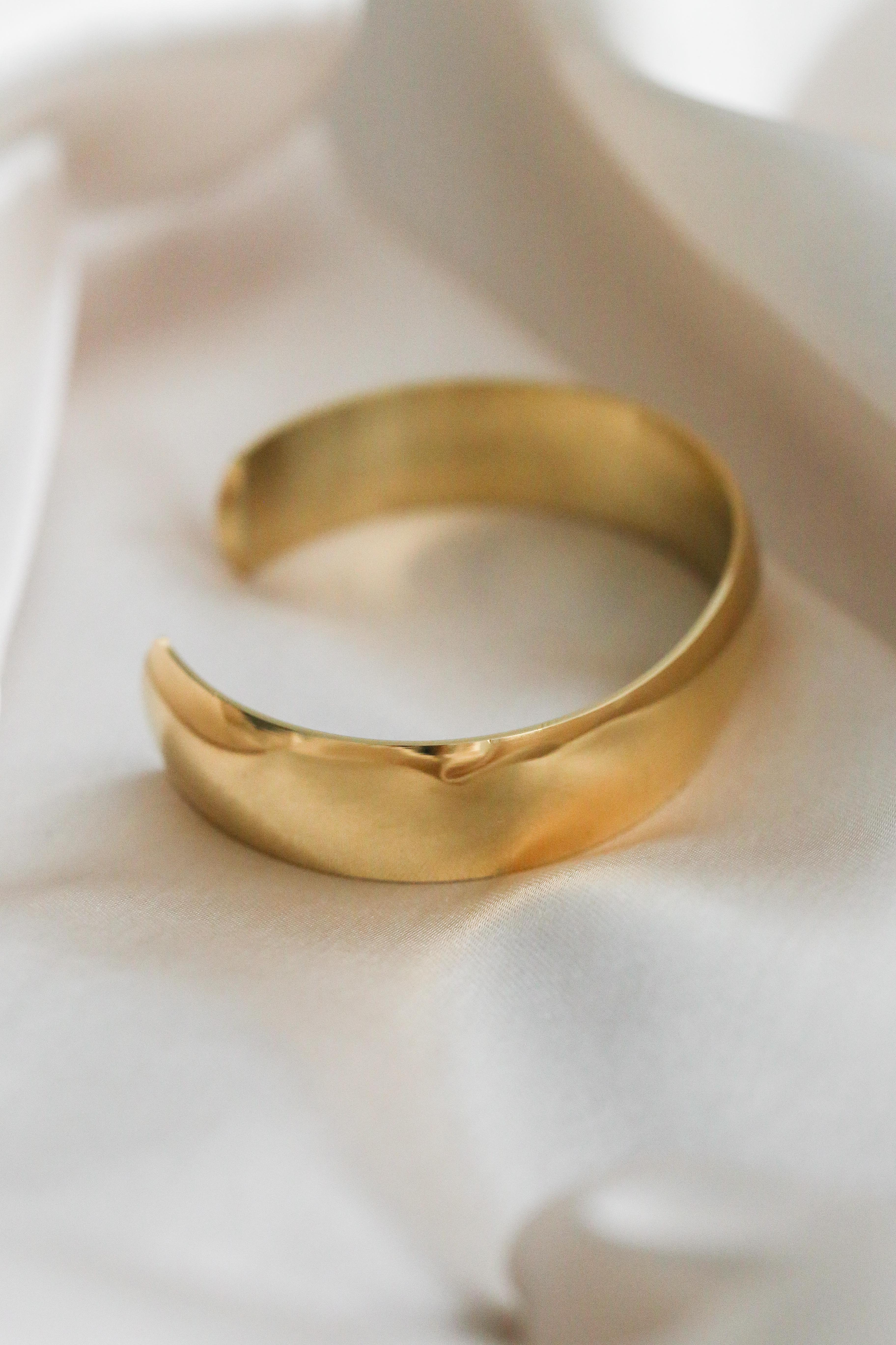 Amanda Cuff - Boutique Minimaliste has waterproof, durable, elegant and vintage inspired jewelry