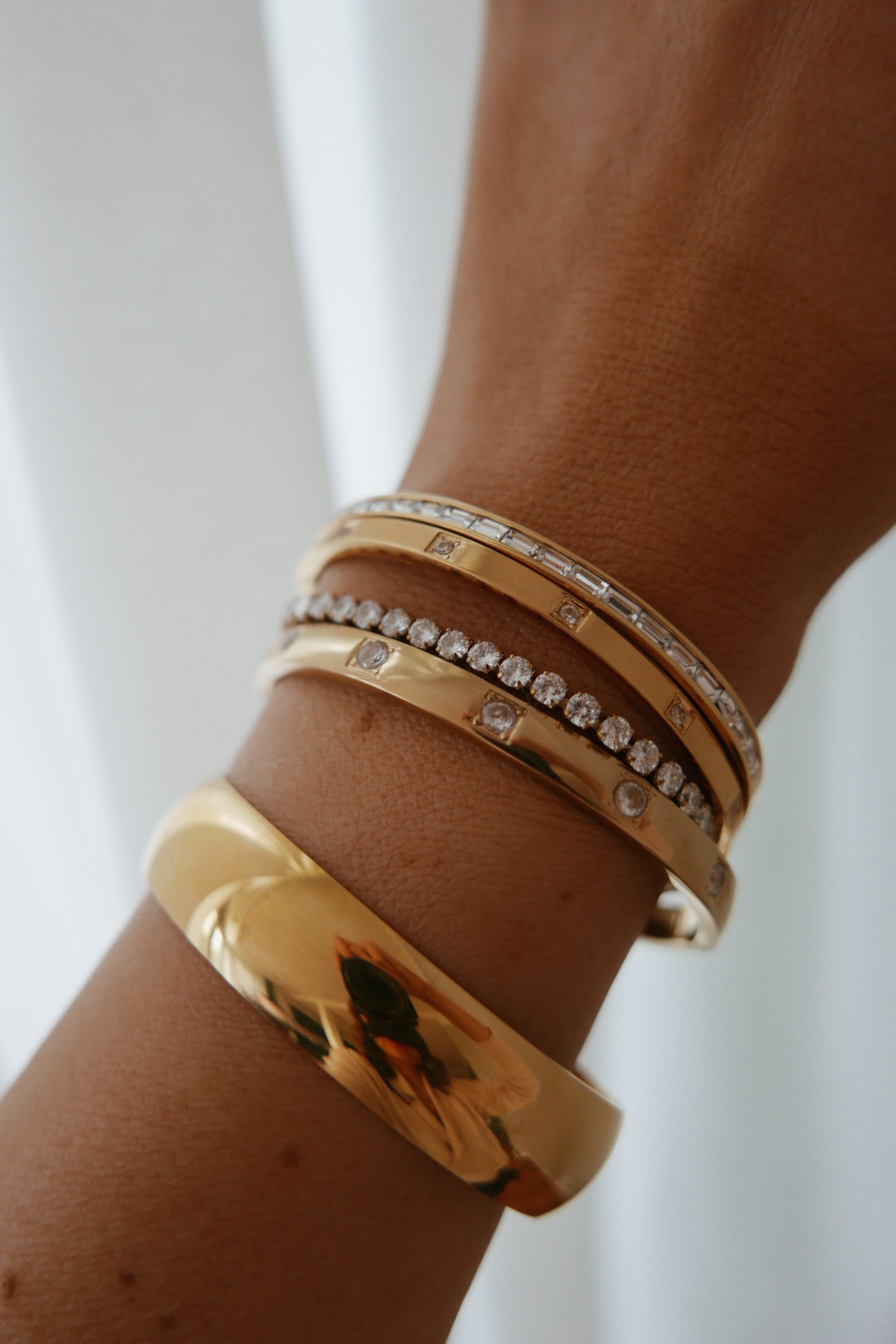 Amata Cuff - Boutique Minimaliste has waterproof, durable, elegant and vintage inspired jewelry