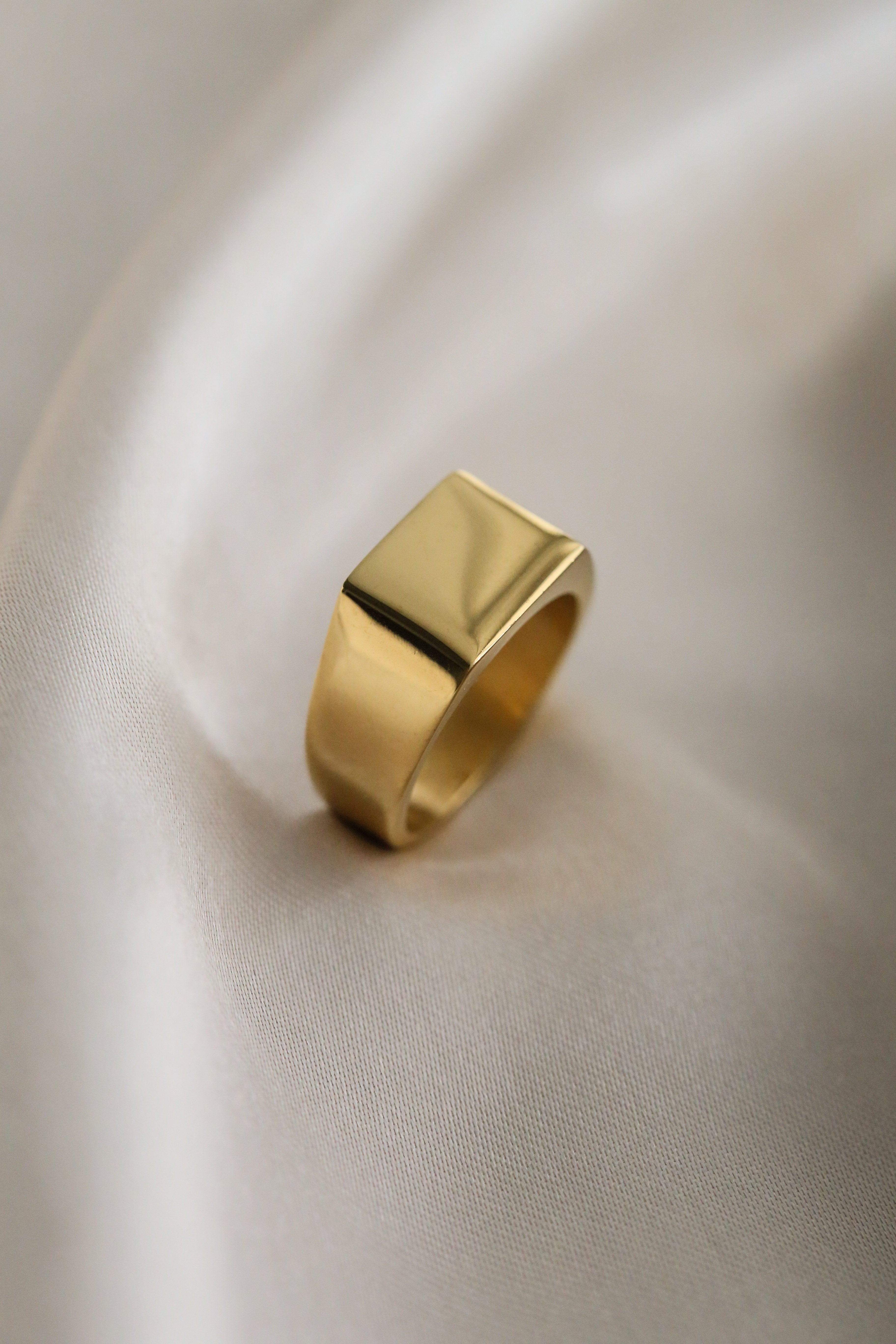 Anita Ring - Boutique Minimaliste has waterproof, durable, elegant and vintage inspired jewelry