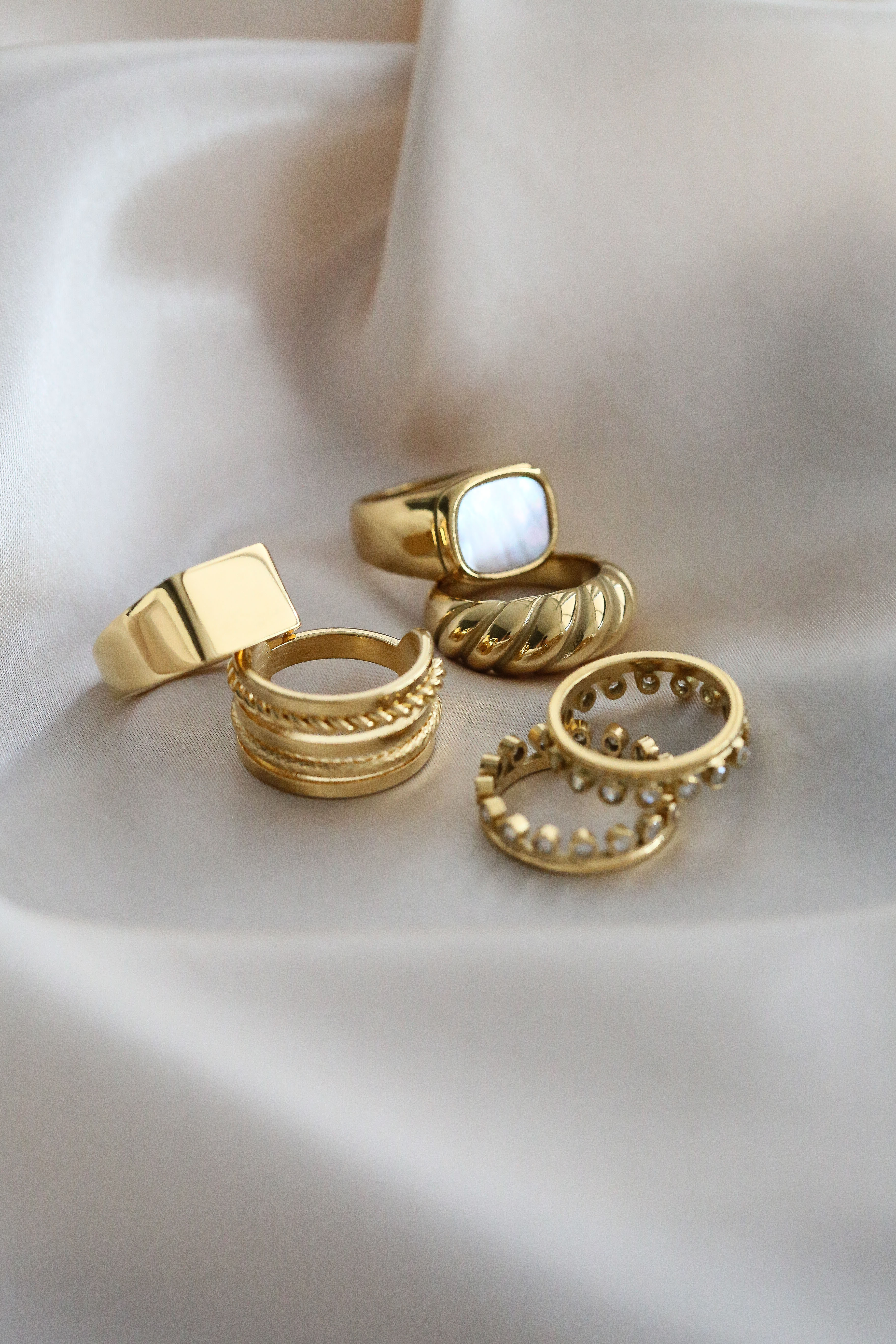 Anita Ring - Boutique Minimaliste has waterproof, durable, elegant and vintage inspired jewelry