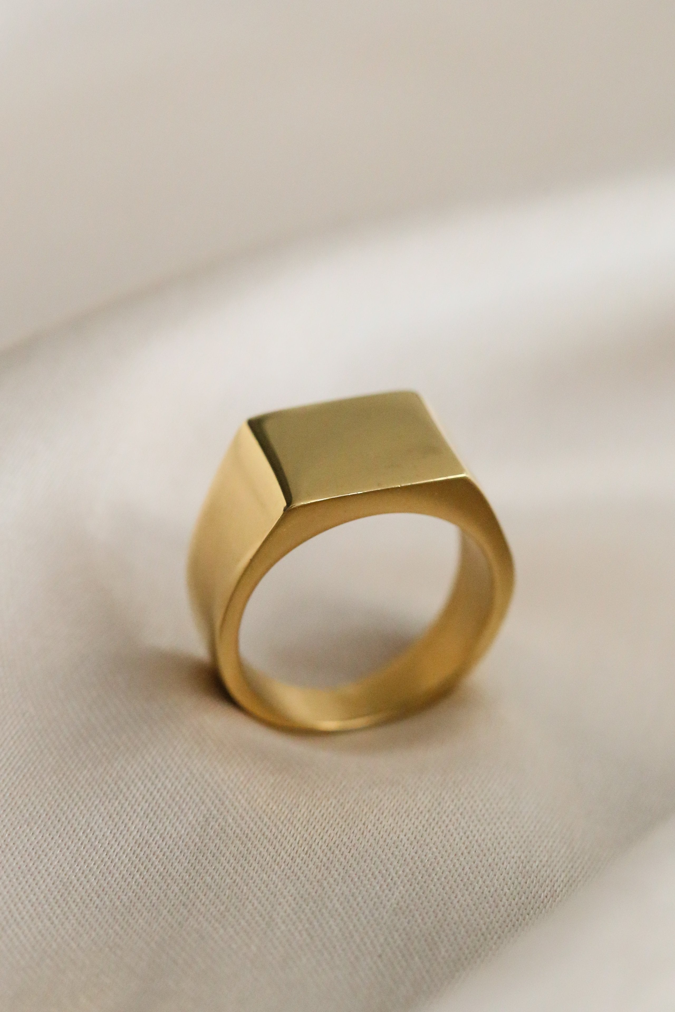 Anita Ring - Boutique Minimaliste has waterproof, durable, elegant and vintage inspired jewelry