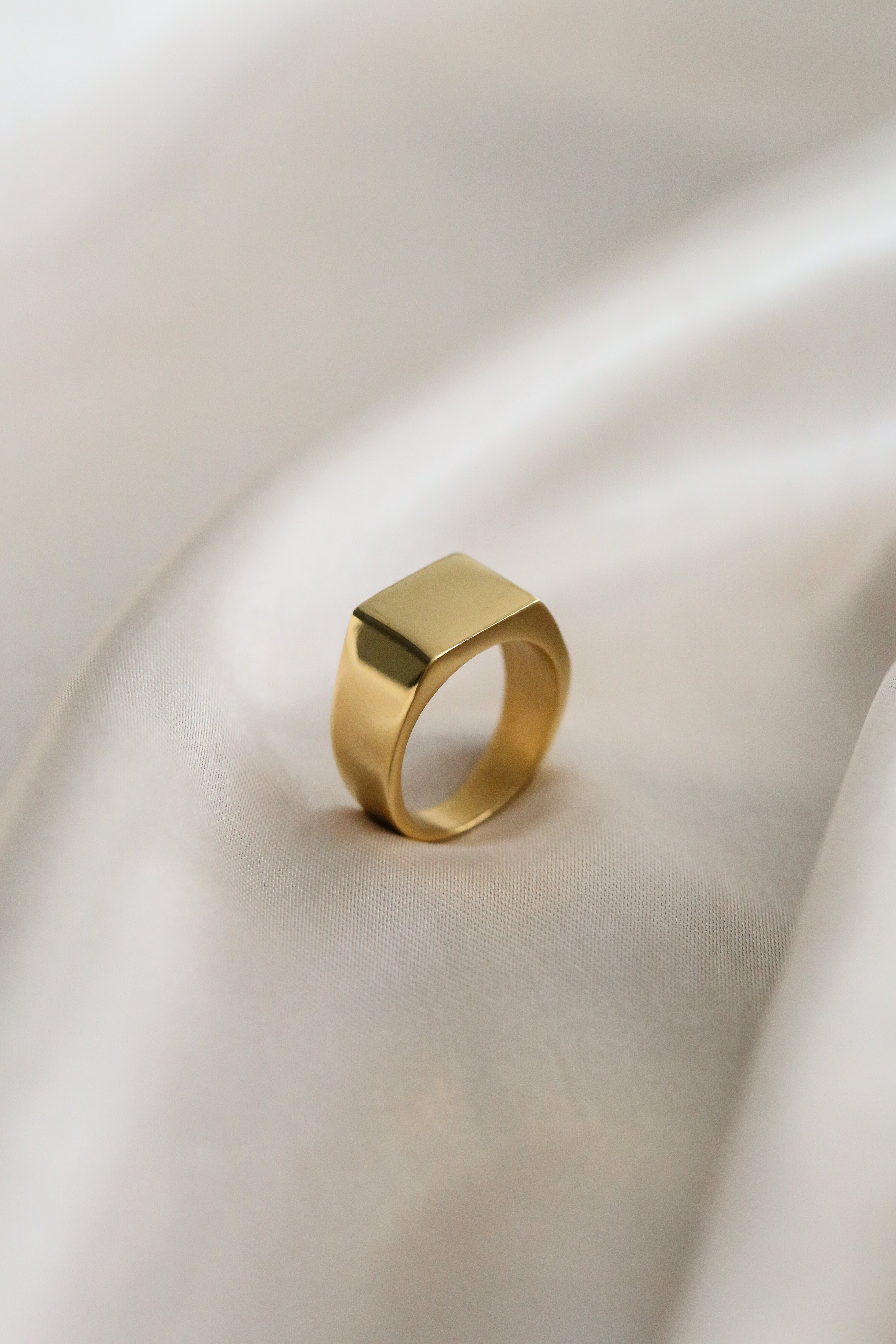 Anita Ring - Boutique Minimaliste has waterproof, durable, elegant and vintage inspired jewelry