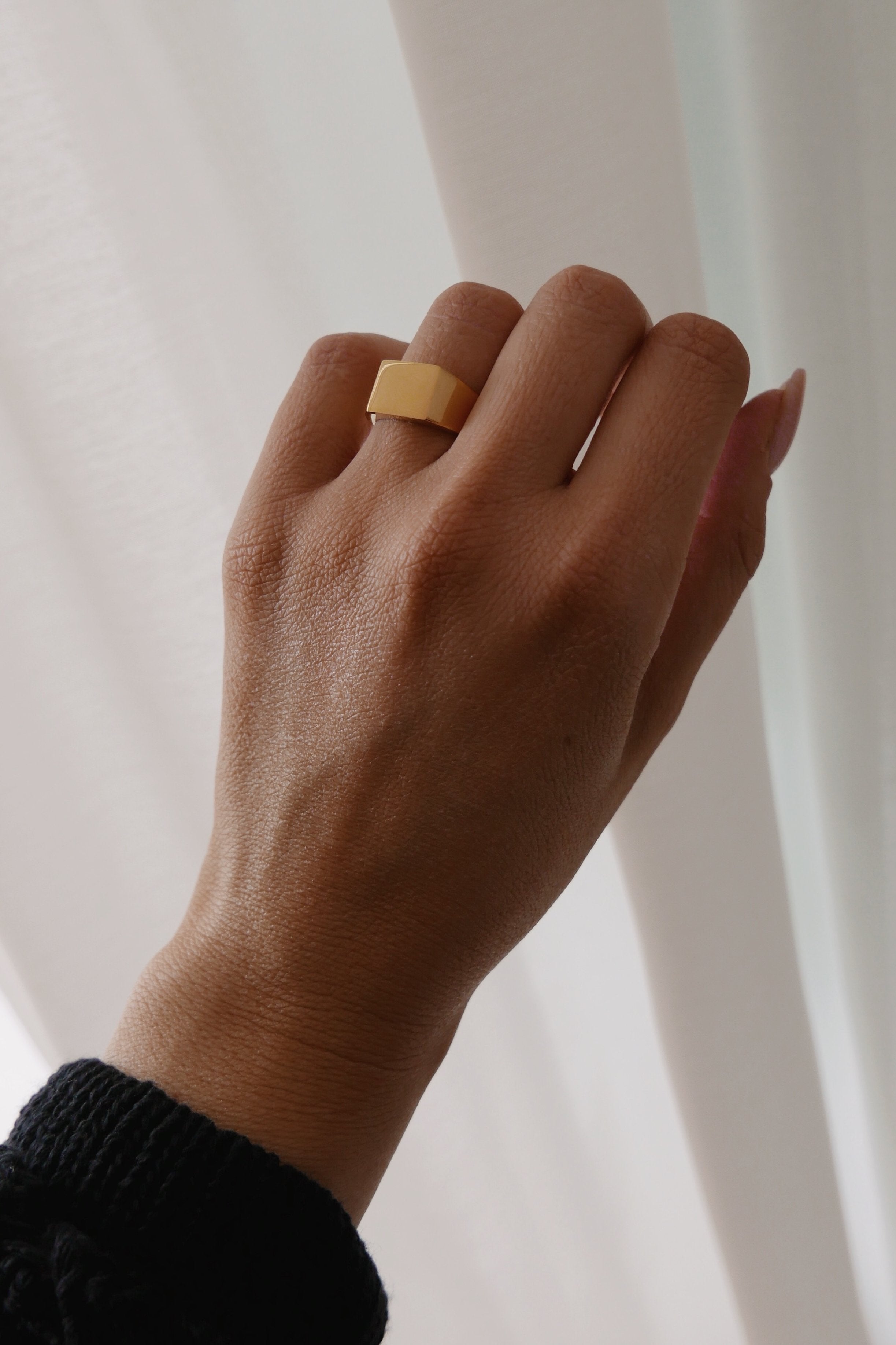 Anita Ring - Boutique Minimaliste has waterproof, durable, elegant and vintage inspired jewelry