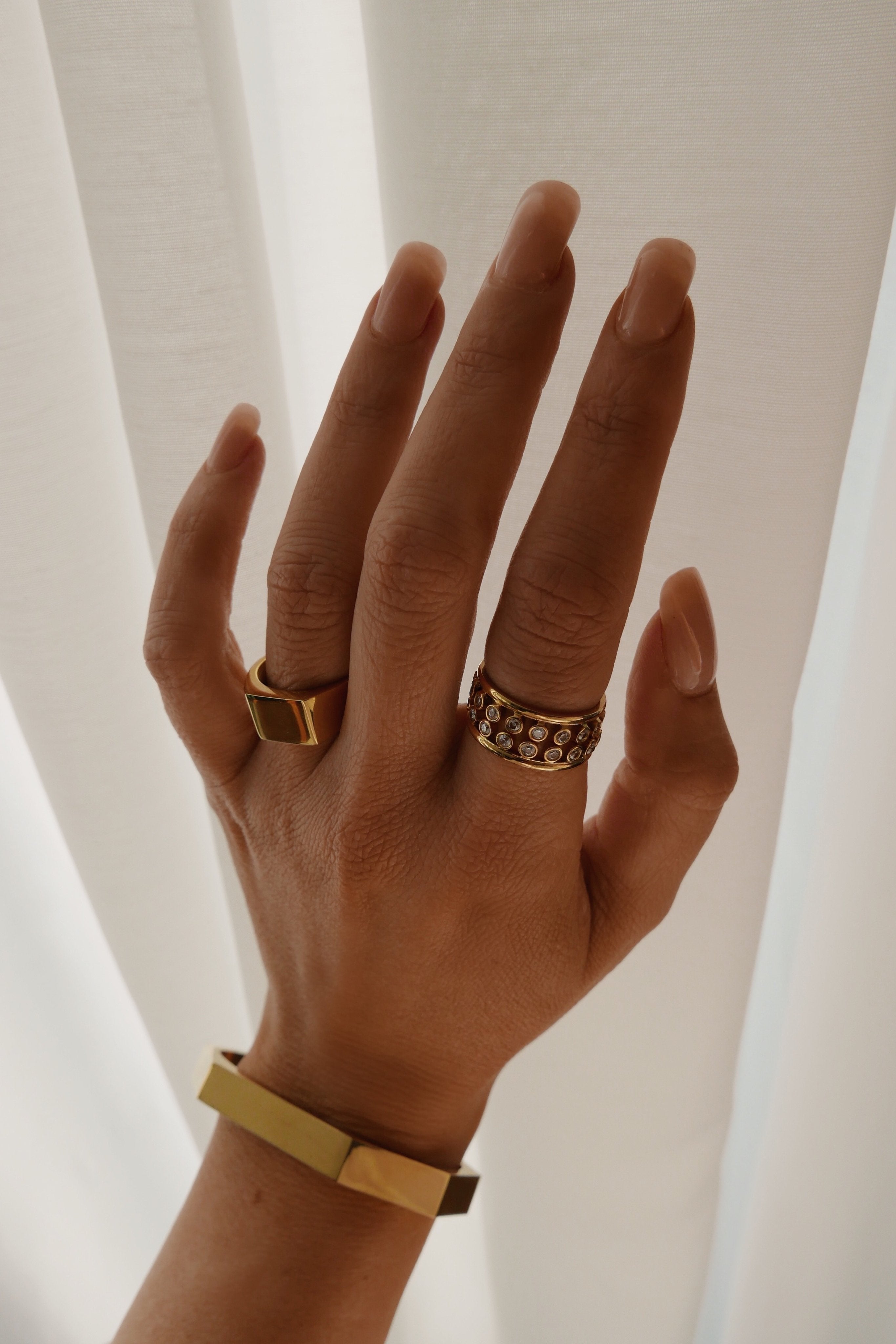 Anita Ring - Boutique Minimaliste has waterproof, durable, elegant and vintage inspired jewelry