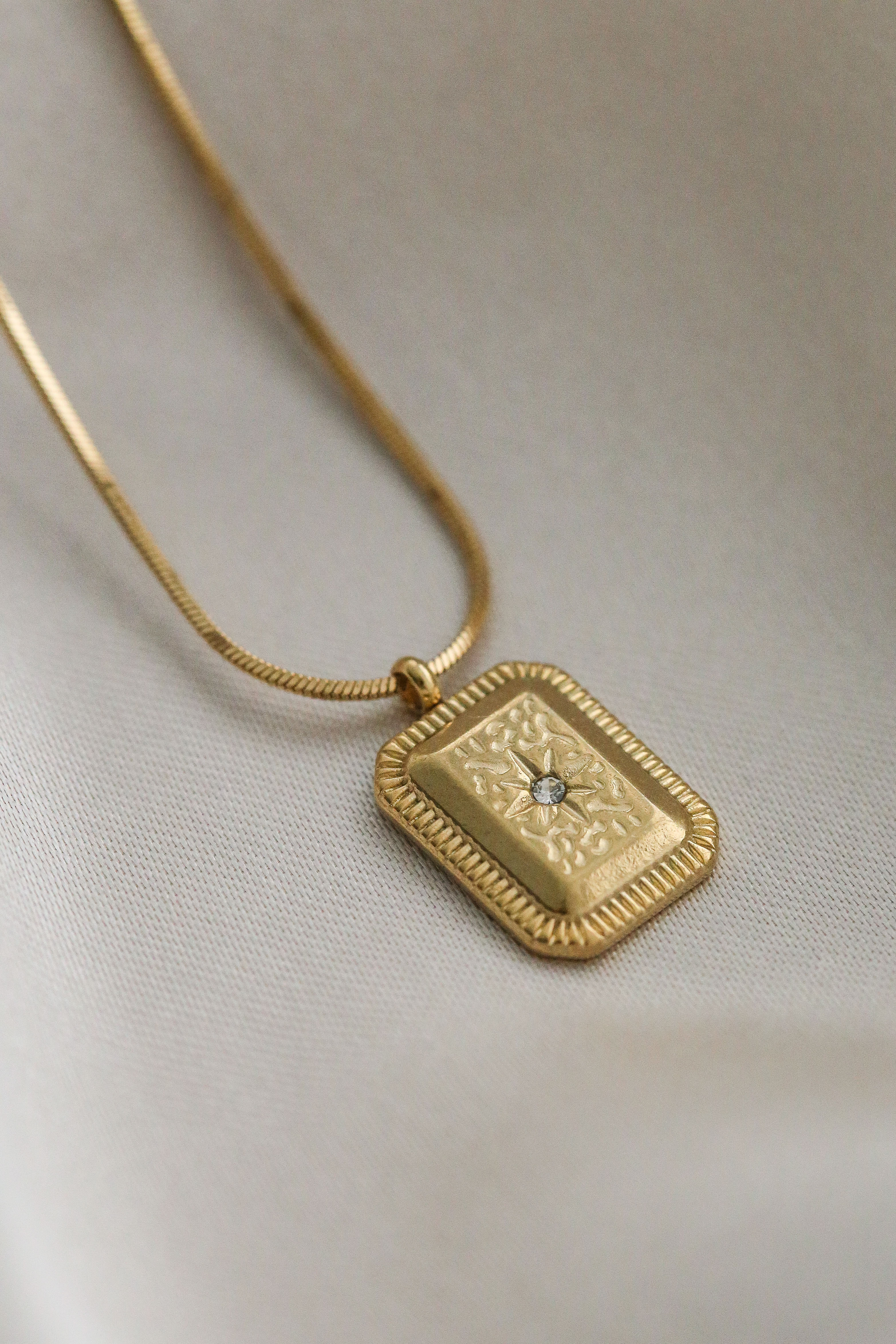 Aurora Necklace - Boutique Minimaliste has waterproof, durable, elegant and vintage inspired jewelry