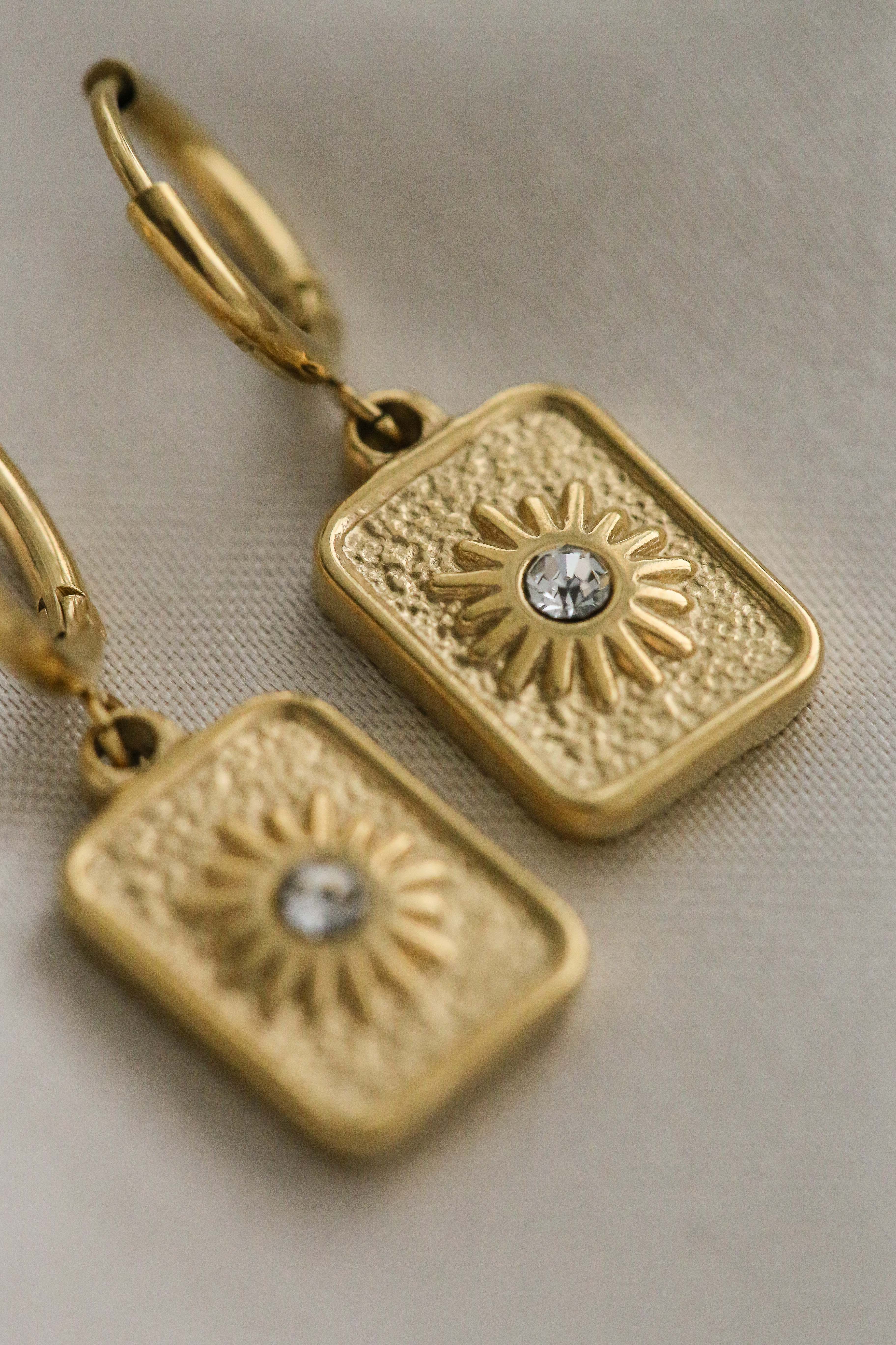 Ava Earrings - Boutique Minimaliste has waterproof, durable, elegant and vintage inspired jewelry