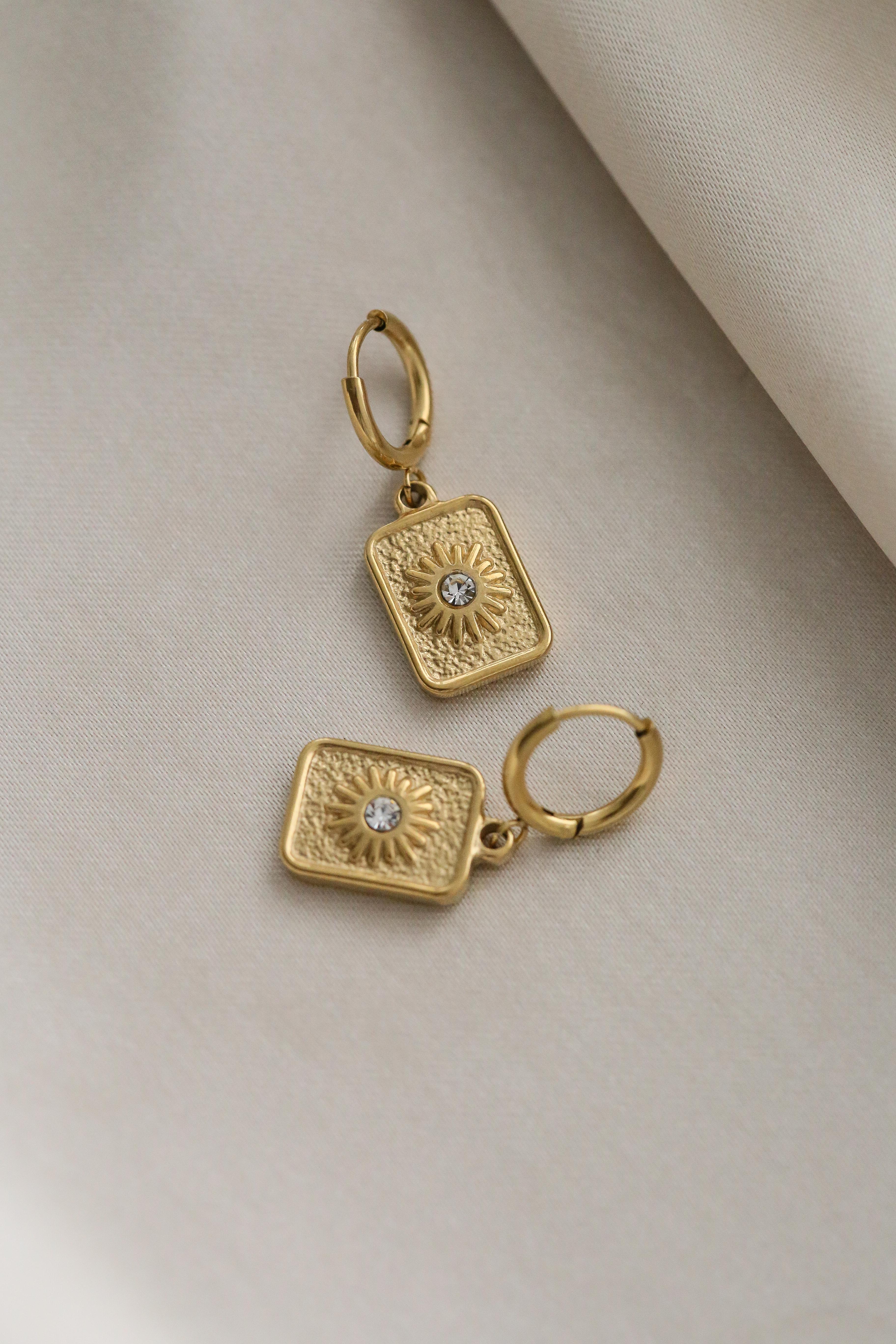 Ava Earrings - Boutique Minimaliste has waterproof, durable, elegant and vintage inspired jewelry