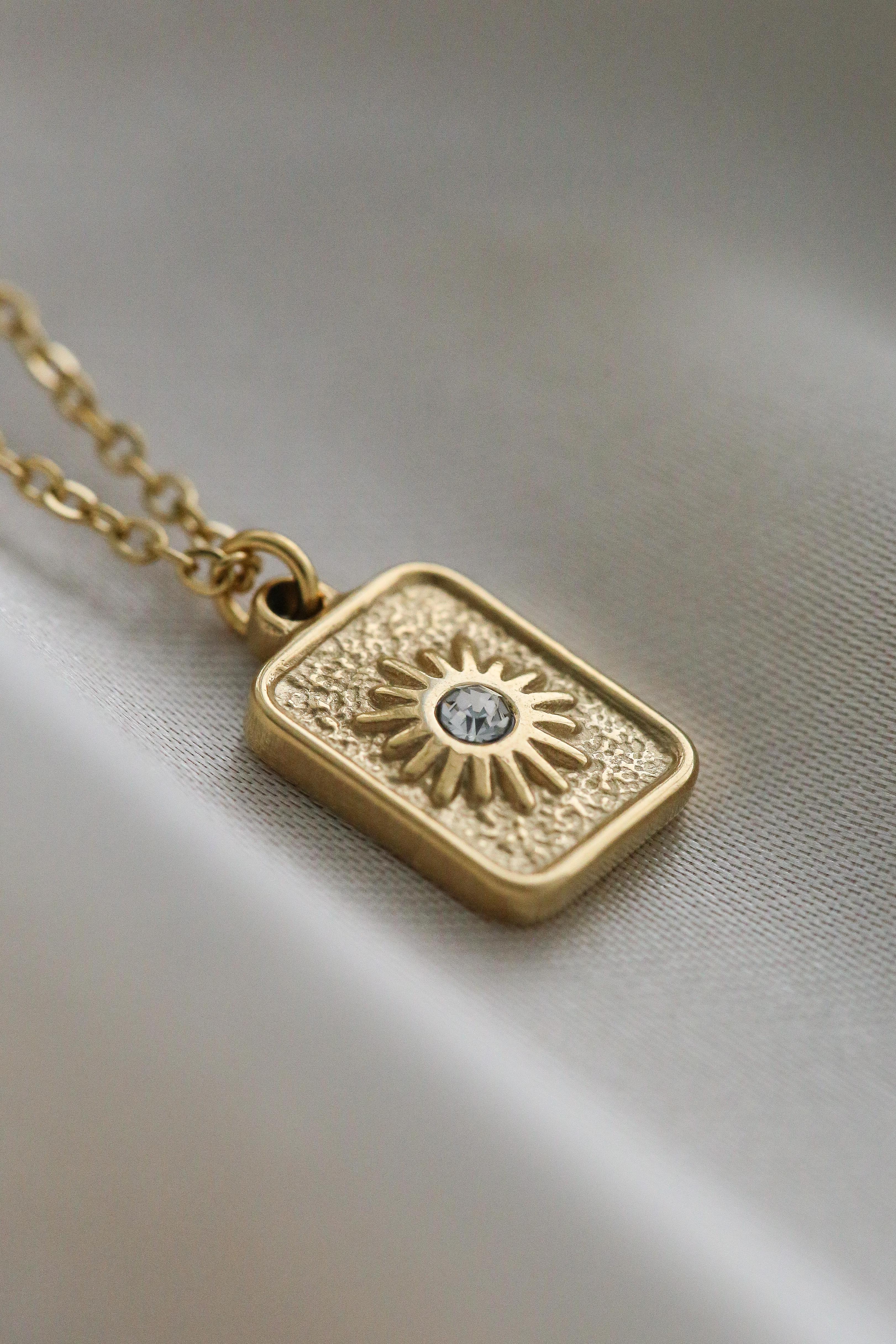 Ava Necklace - Boutique Minimaliste has waterproof, durable, elegant and vintage inspired jewelry