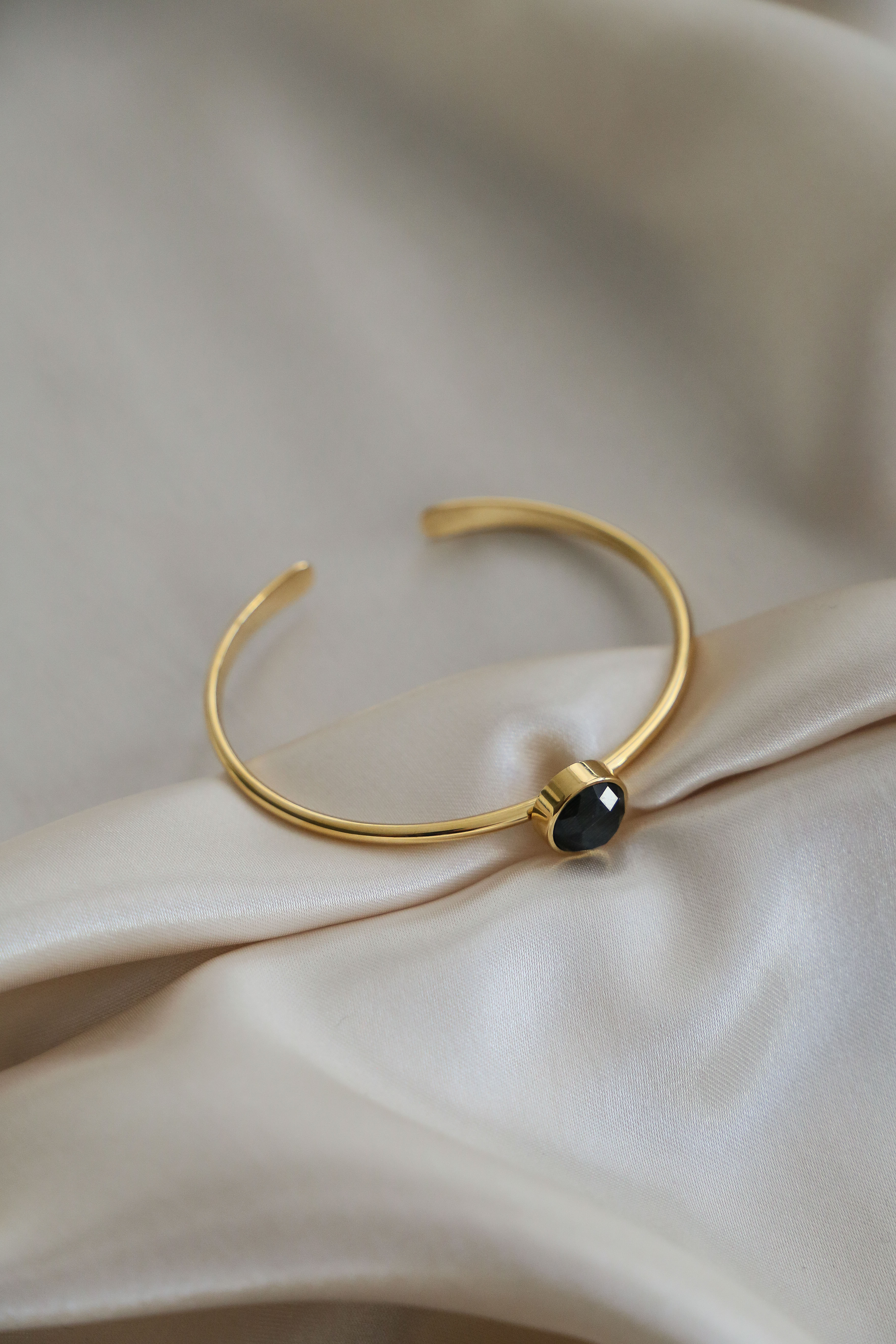 Baia Cuff - Boutique Minimaliste has waterproof, durable, elegant and vintage inspired jewelry