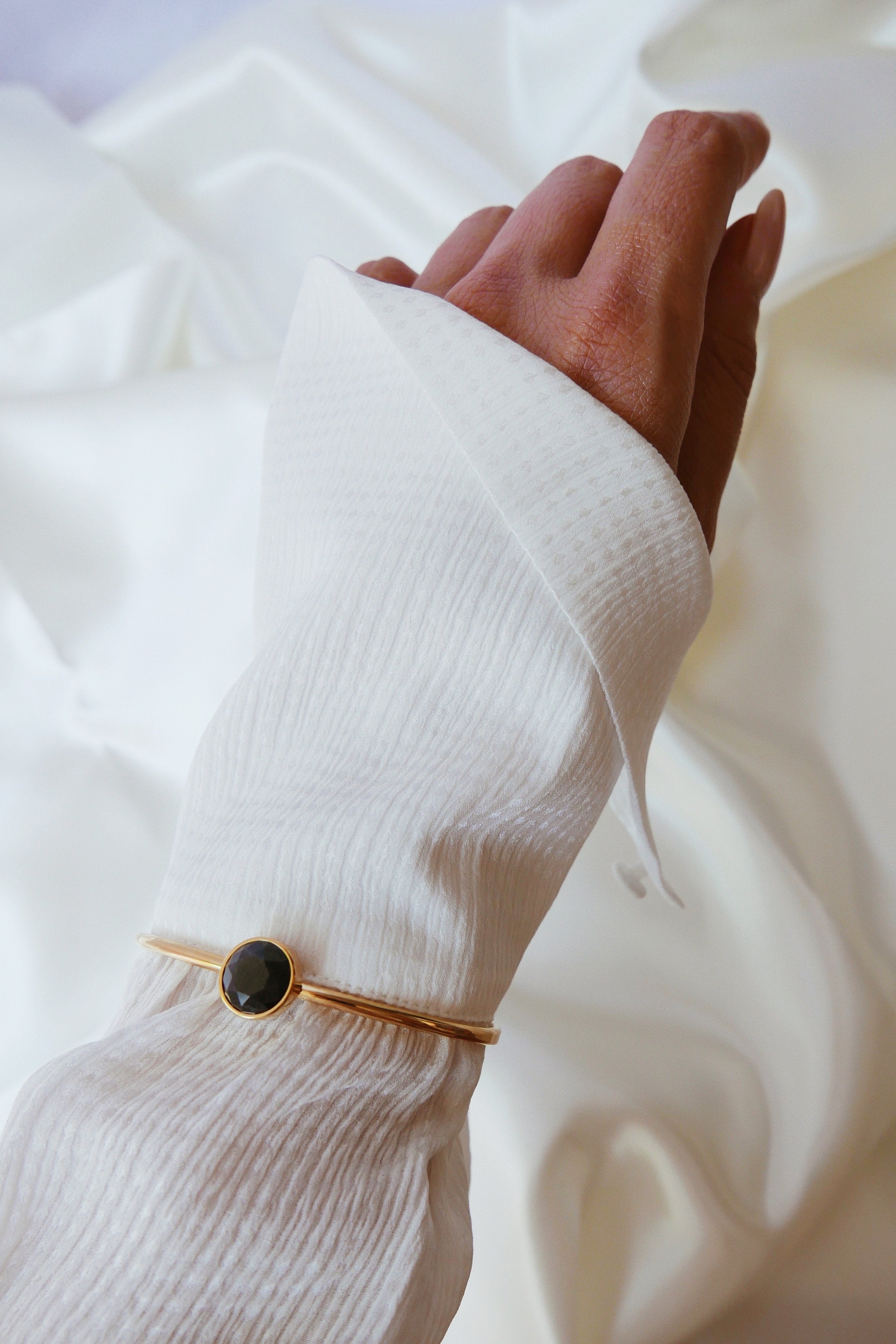 Baia Cuff - Boutique Minimaliste has waterproof, durable, elegant and vintage inspired jewelry