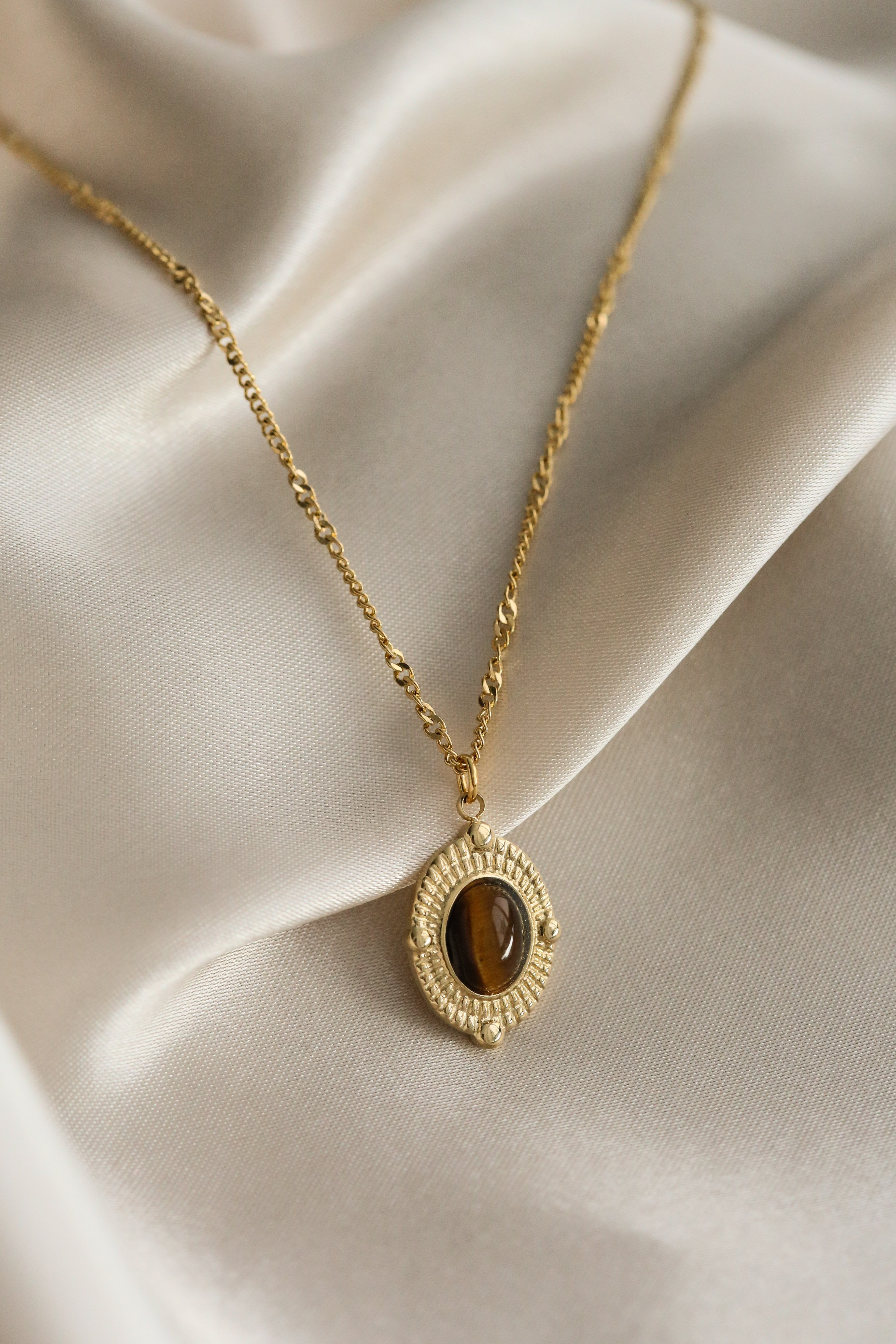 Beverly Necklace - Boutique Minimaliste has waterproof, durable, elegant and vintage inspired jewelry