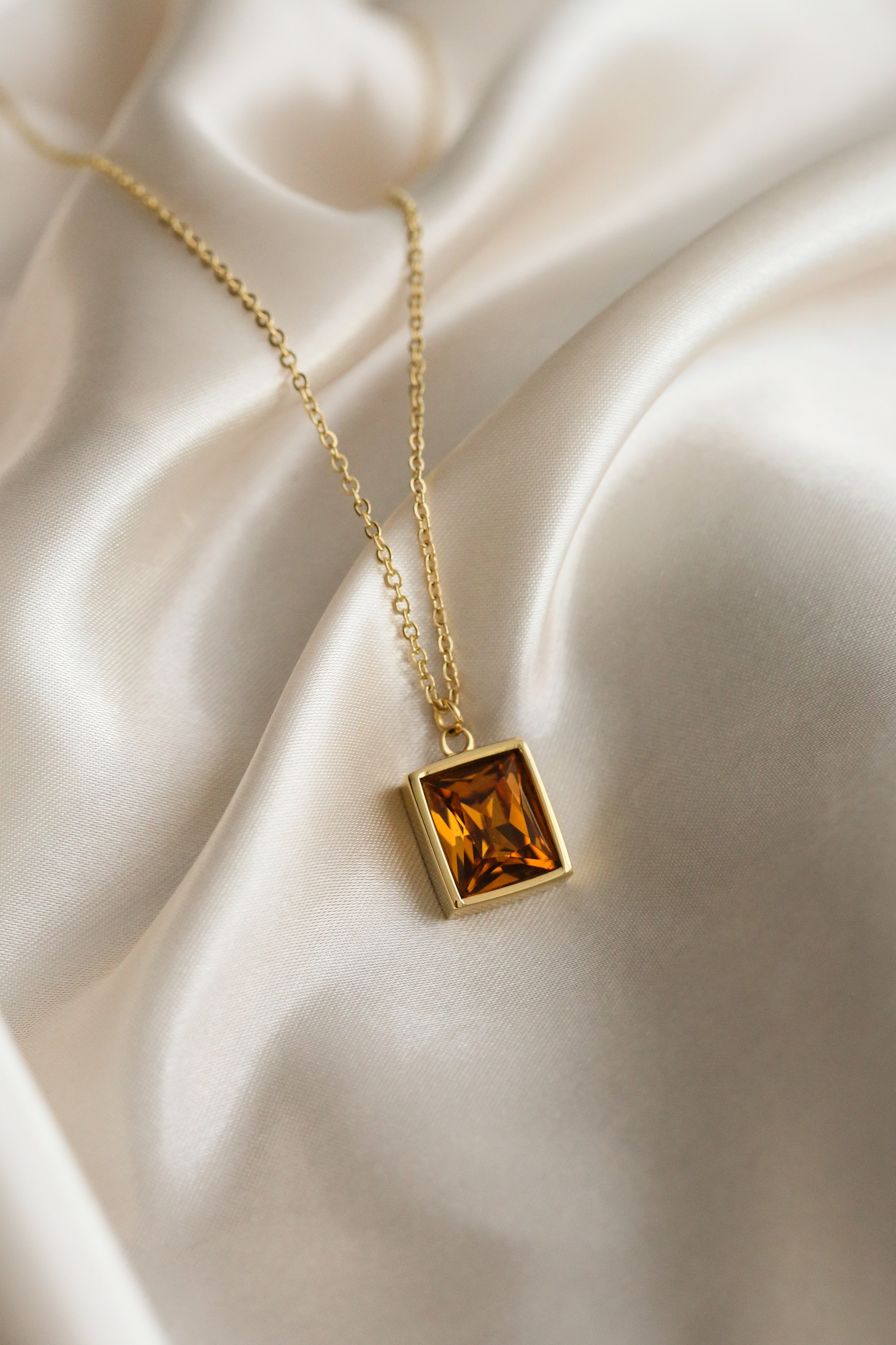 Blanca Necklace - Boutique Minimaliste has waterproof, durable, elegant and vintage inspired jewelry