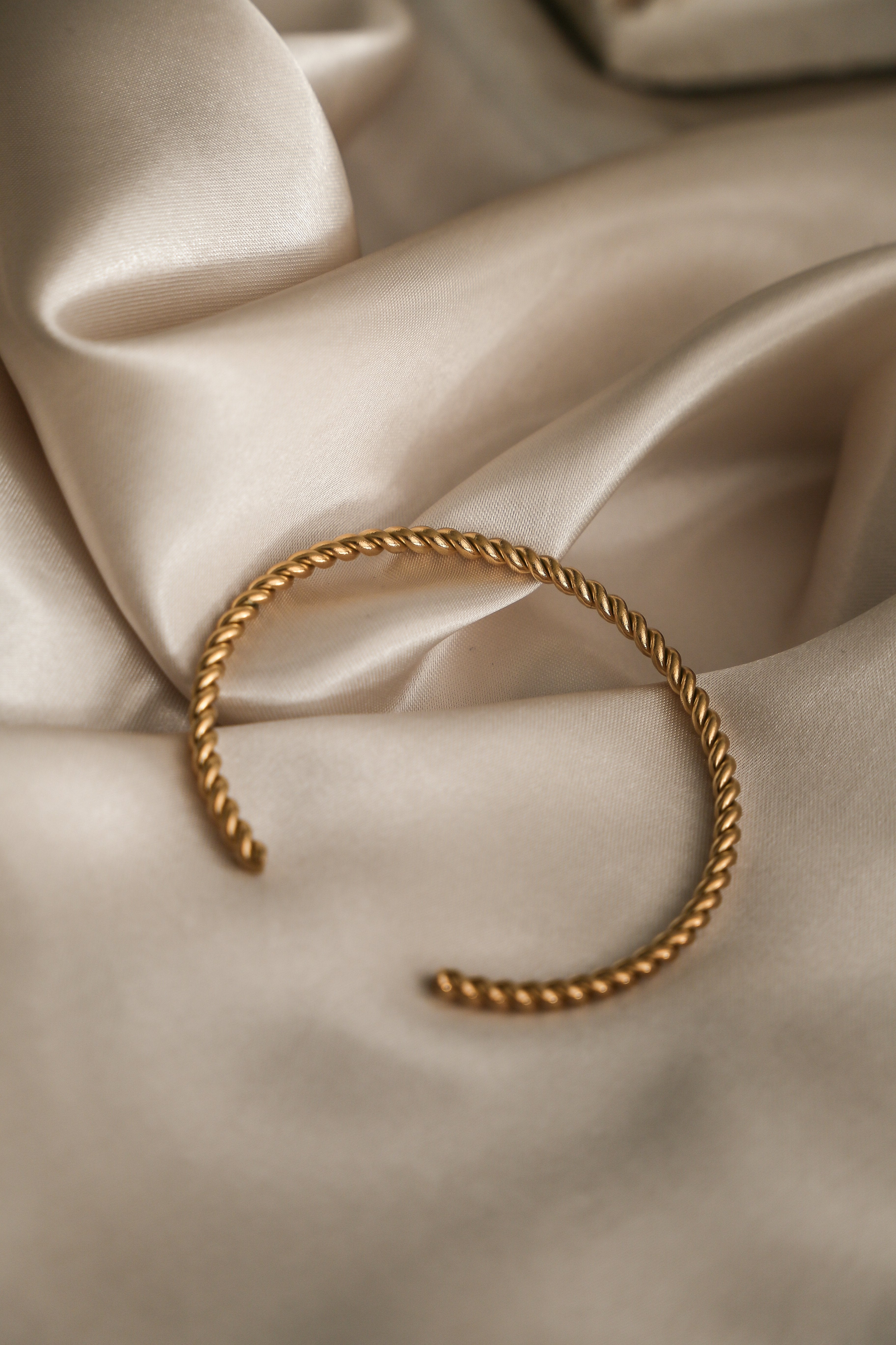 Camilla Cuff - Boutique Minimaliste has waterproof, durable, elegant and vintage inspired jewelry