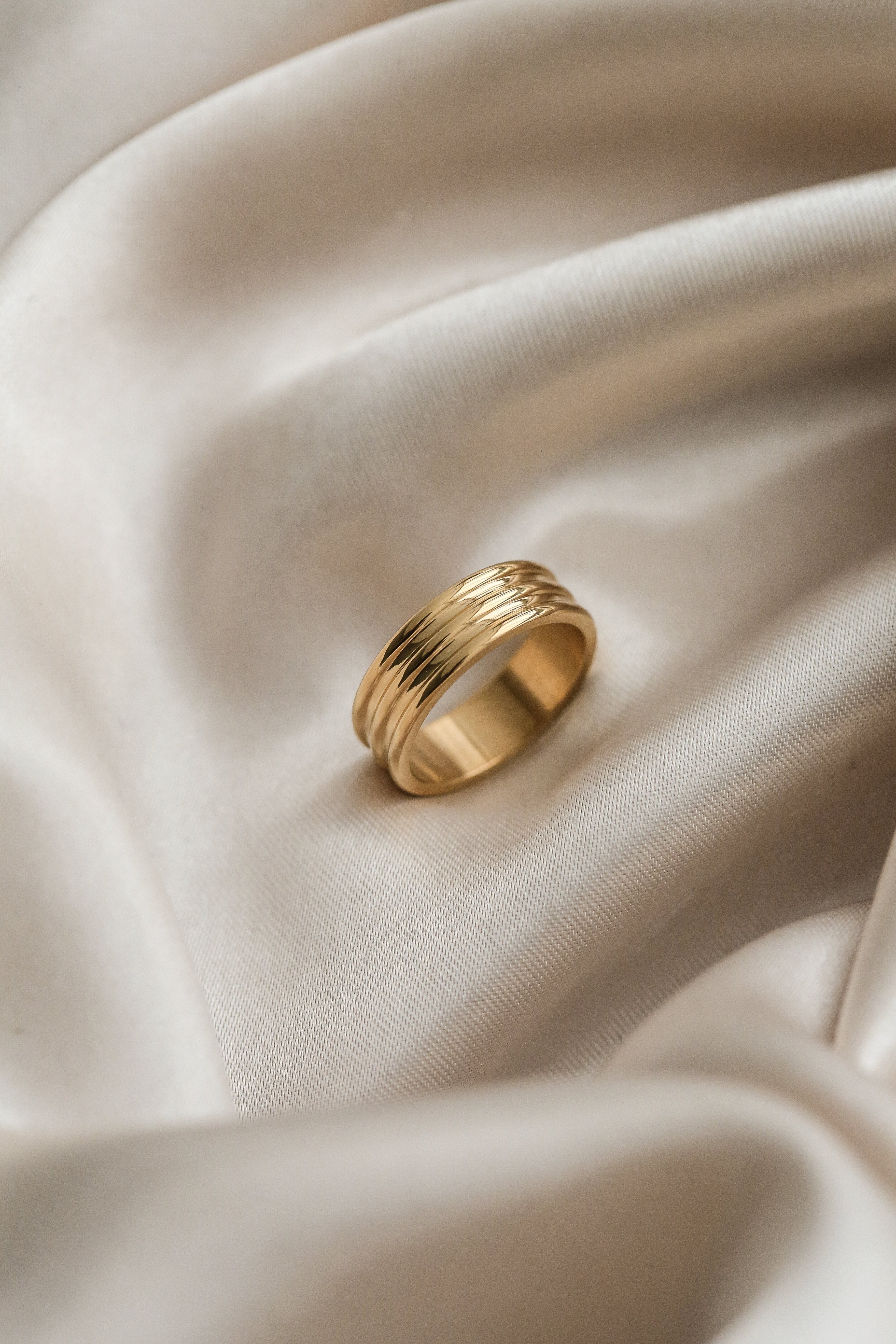 Carly Ring - Boutique Minimaliste has waterproof, durable, elegant and vintage inspired jewelry