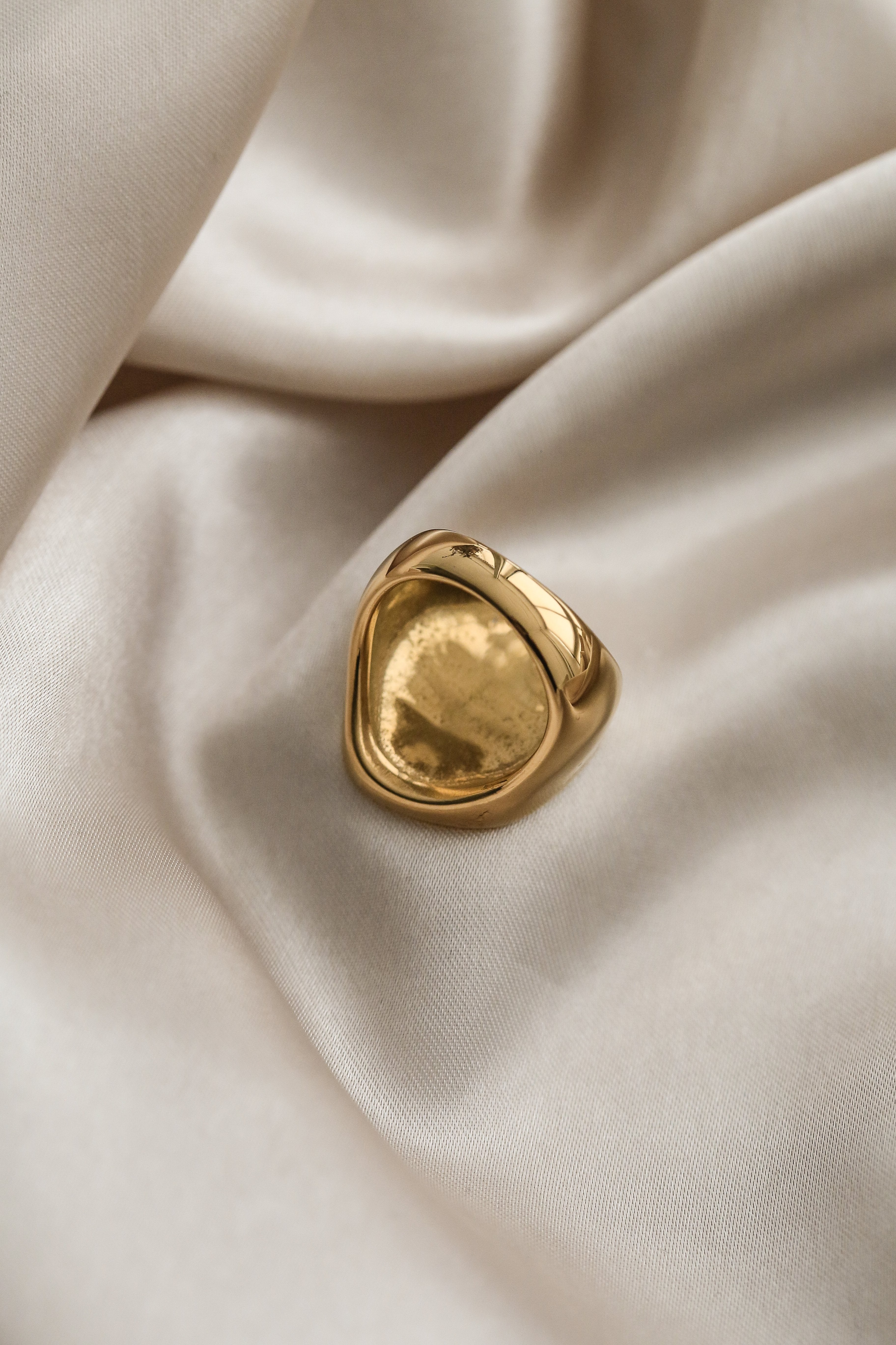 Cassandra Ring - Boutique Minimaliste has waterproof, durable, elegant and vintage inspired jewelry