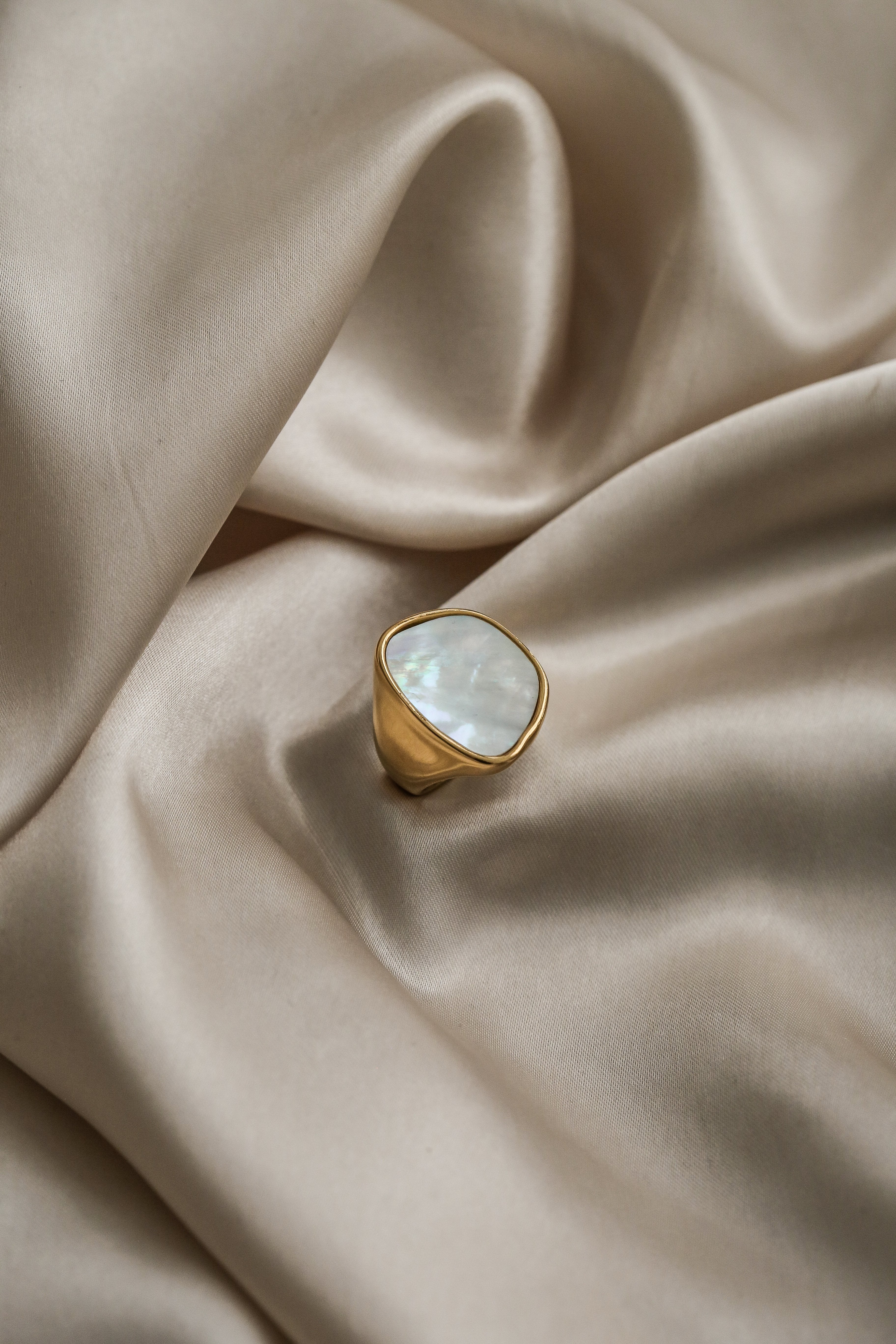 Cassandra Ring - Boutique Minimaliste has waterproof, durable, elegant and vintage inspired jewelry