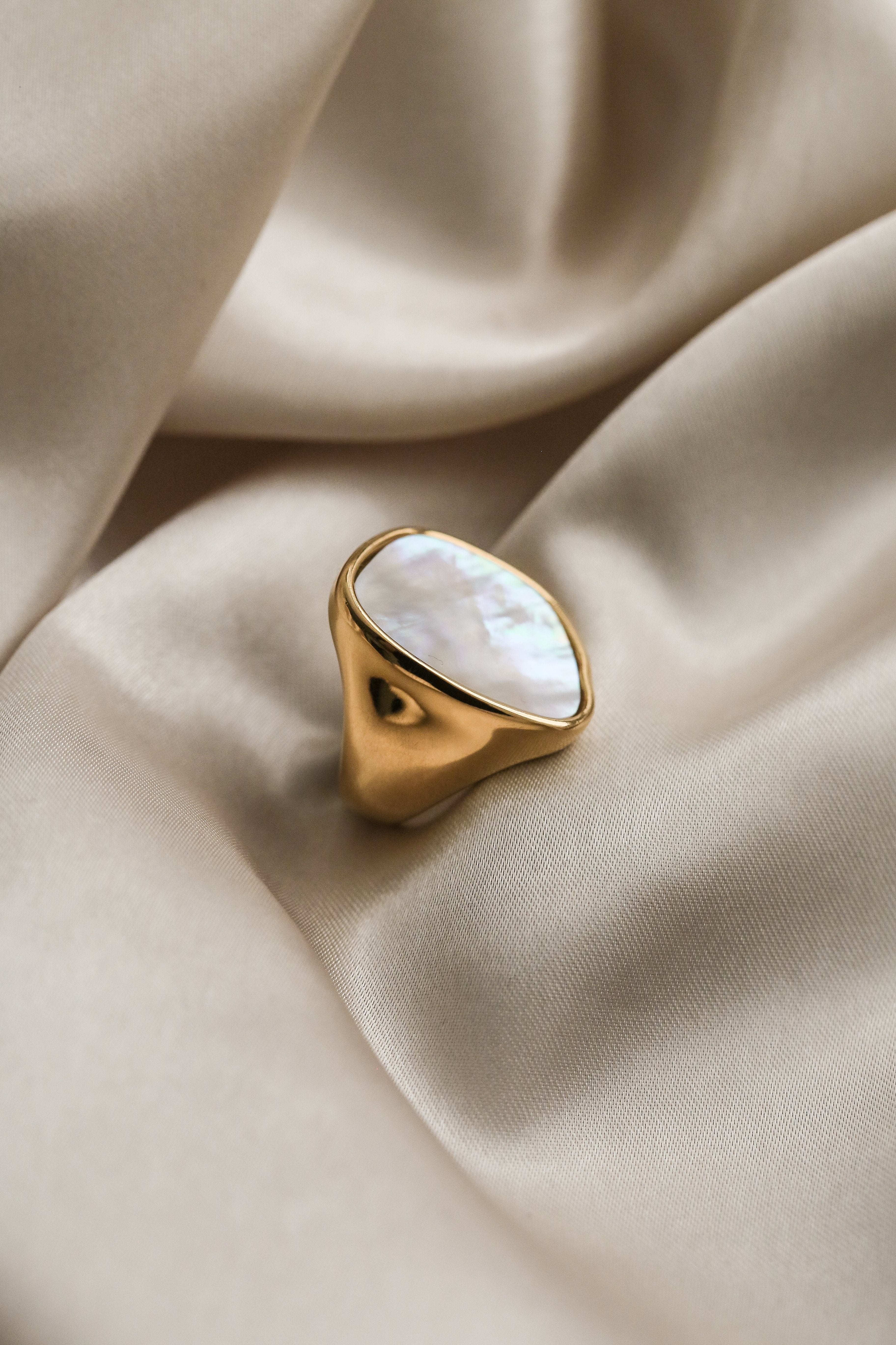 Cassandra Ring - Boutique Minimaliste has waterproof, durable, elegant and vintage inspired jewelry