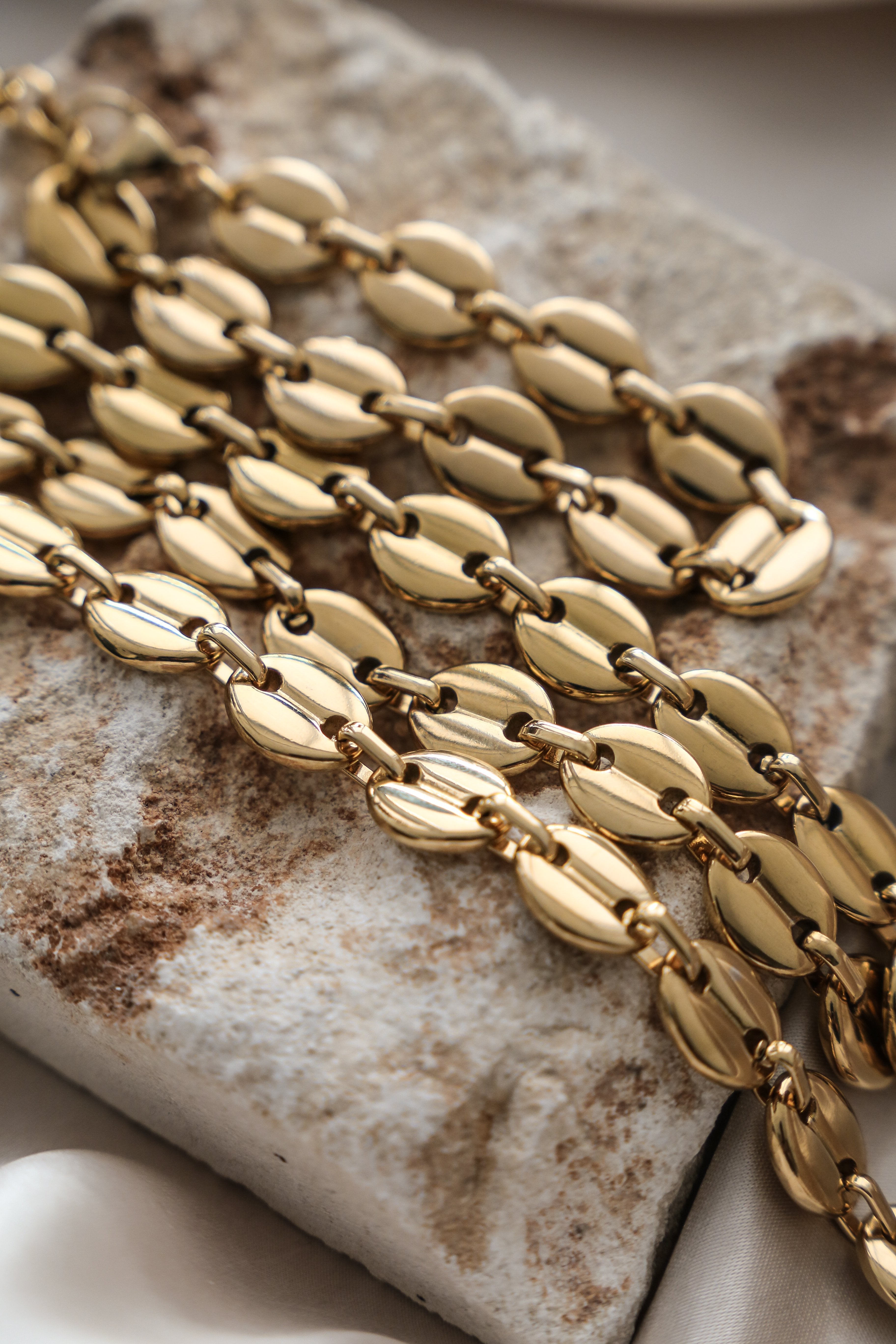 Celeste Bracelet - Boutique Minimaliste has waterproof, durable, elegant and vintage inspired jewelry