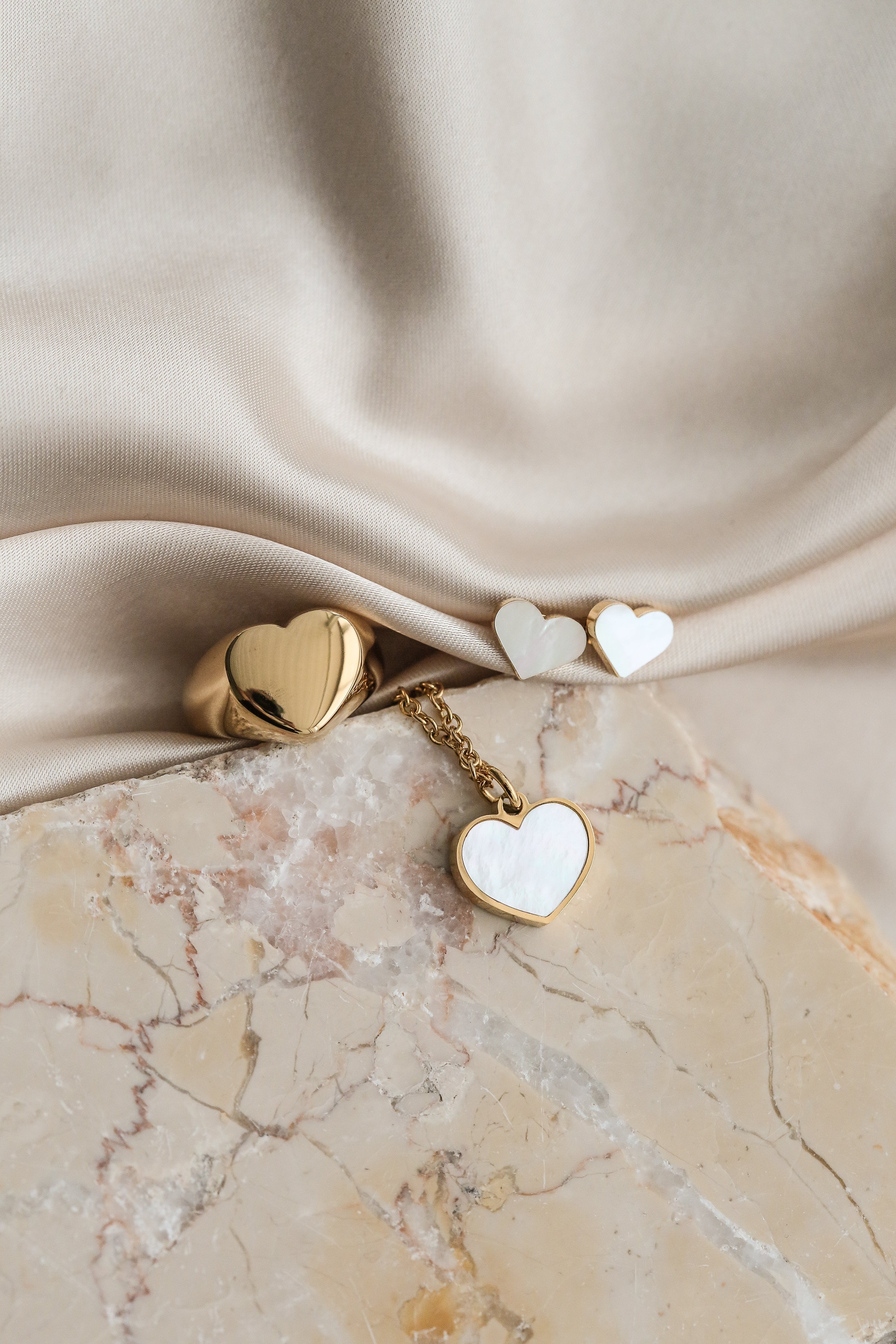 Chloé Studs - Boutique Minimaliste has waterproof, durable, elegant and vintage inspired jewelry