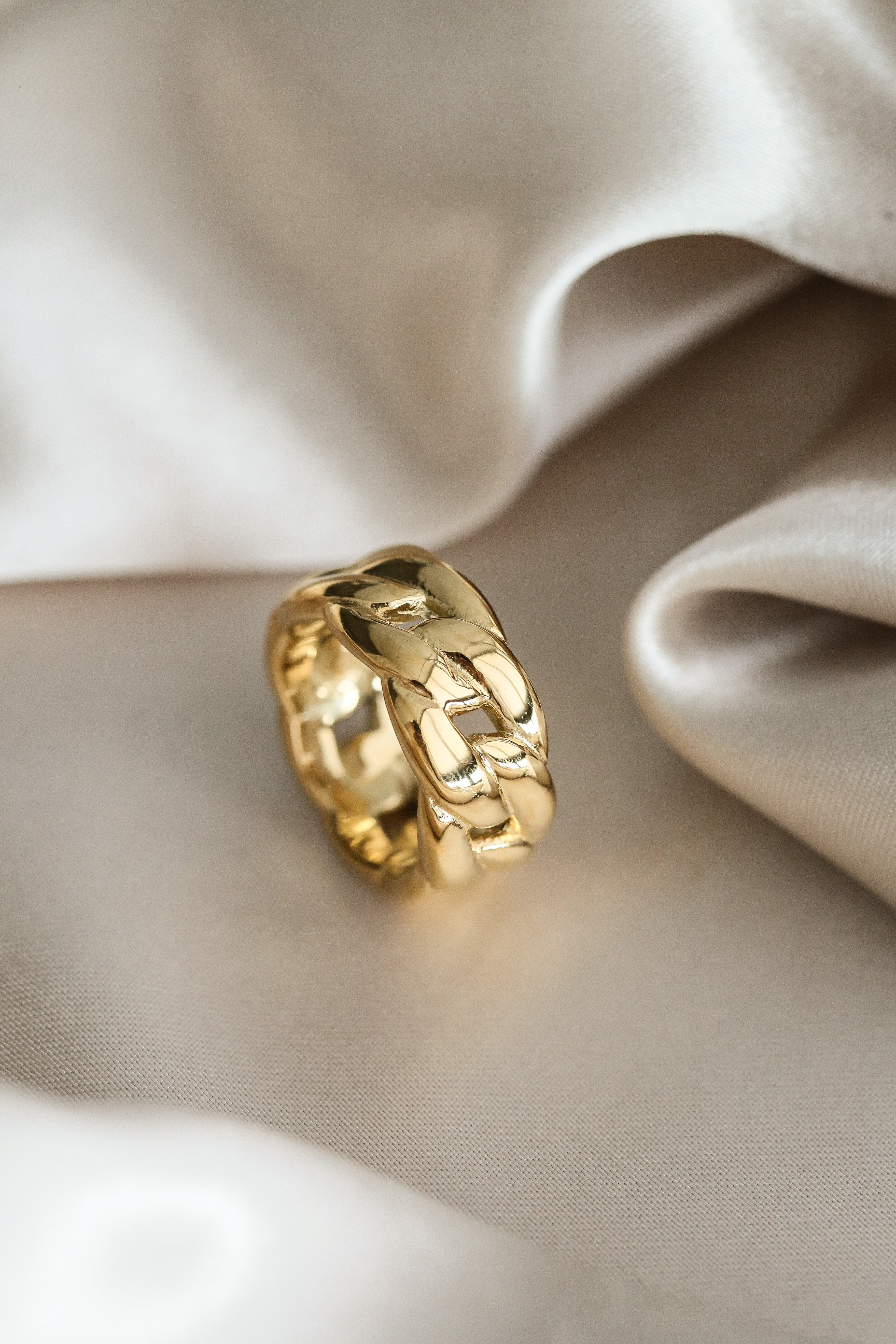 Dahlia Ring - Boutique Minimaliste has waterproof, durable, elegant and vintage inspired jewelry