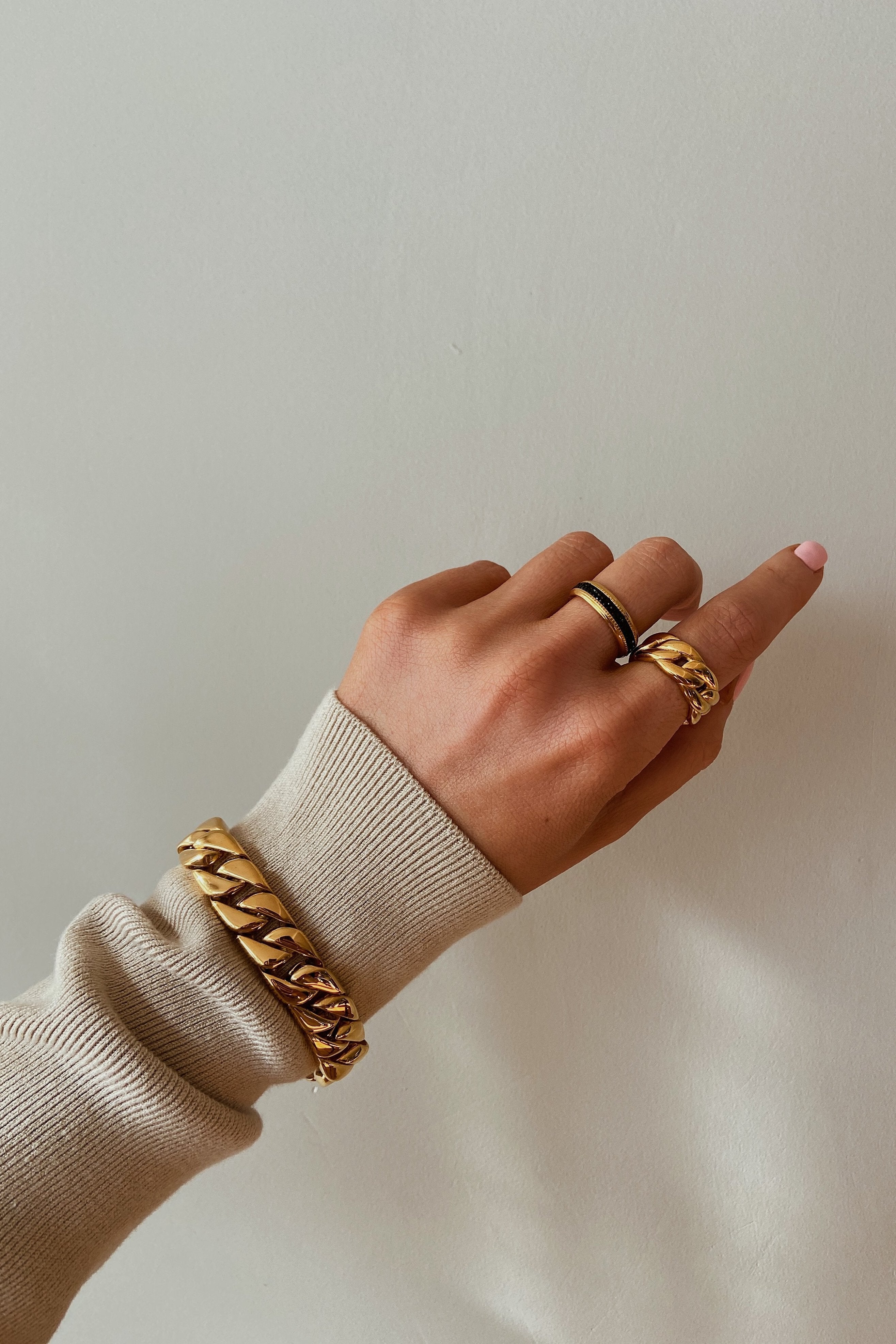 Desirèe Ring - Boutique Minimaliste has waterproof, durable, elegant and vintage inspired jewelry