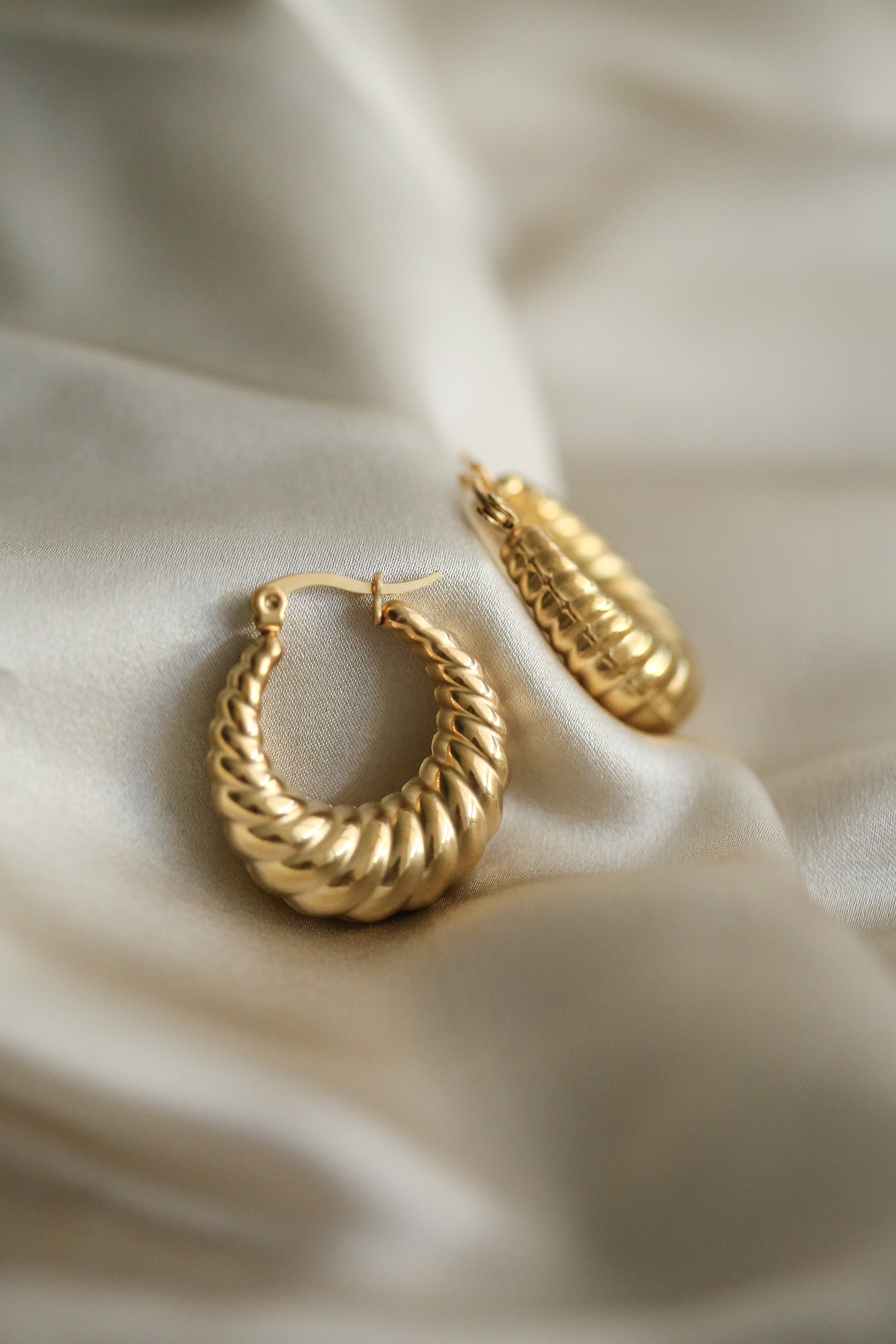 Diane Hoop Earrings - Boutique Minimaliste has waterproof, durable, elegant and vintage inspired jewelry
